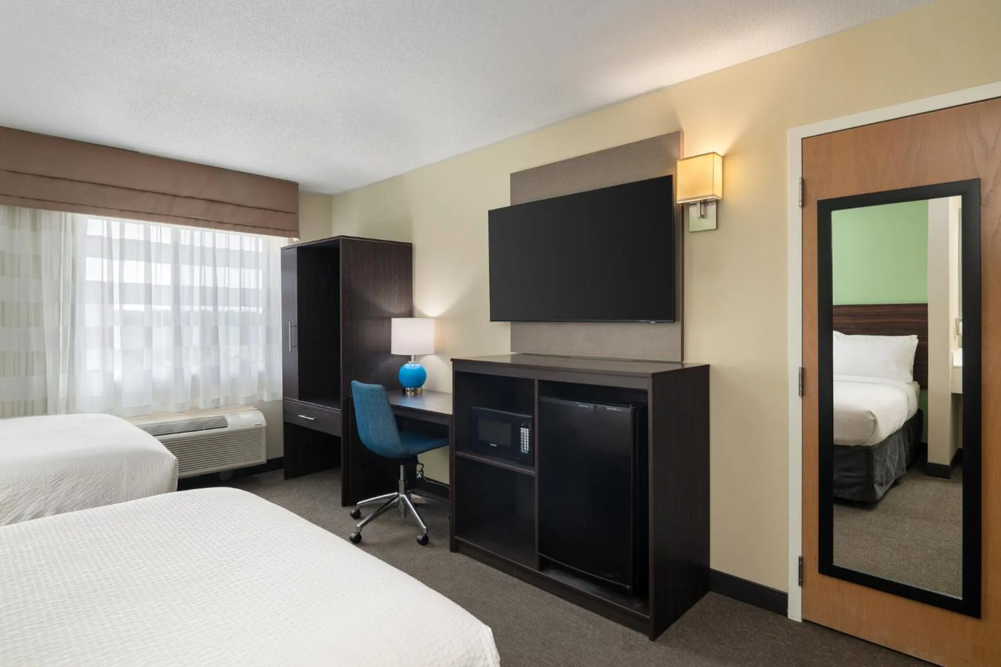 Photo of the whole room, Bed in Garner Hotel Londonderry - Manchester by IHG