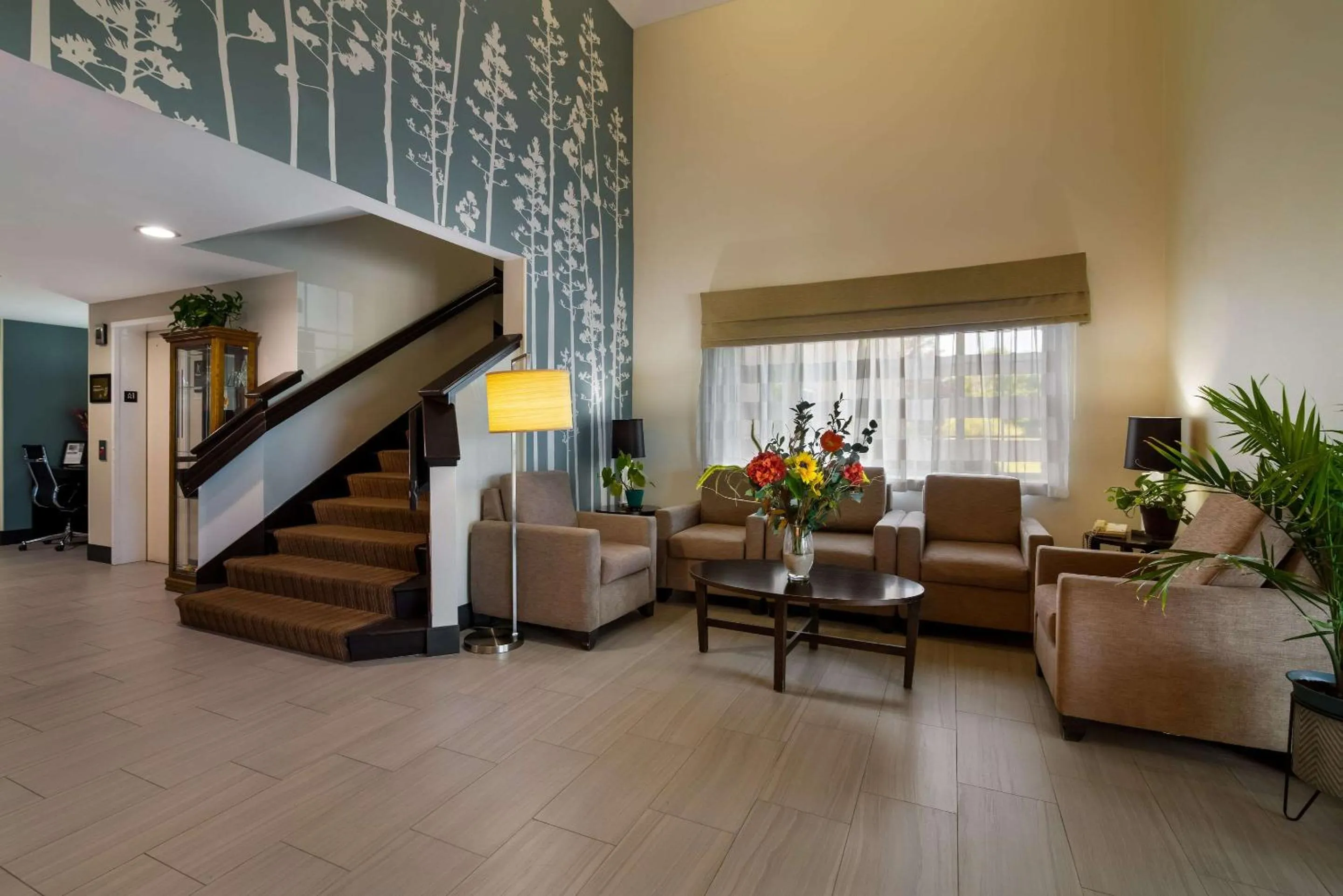 Lobby or reception in Garner Hotel Londonderry - Manchester by IHG