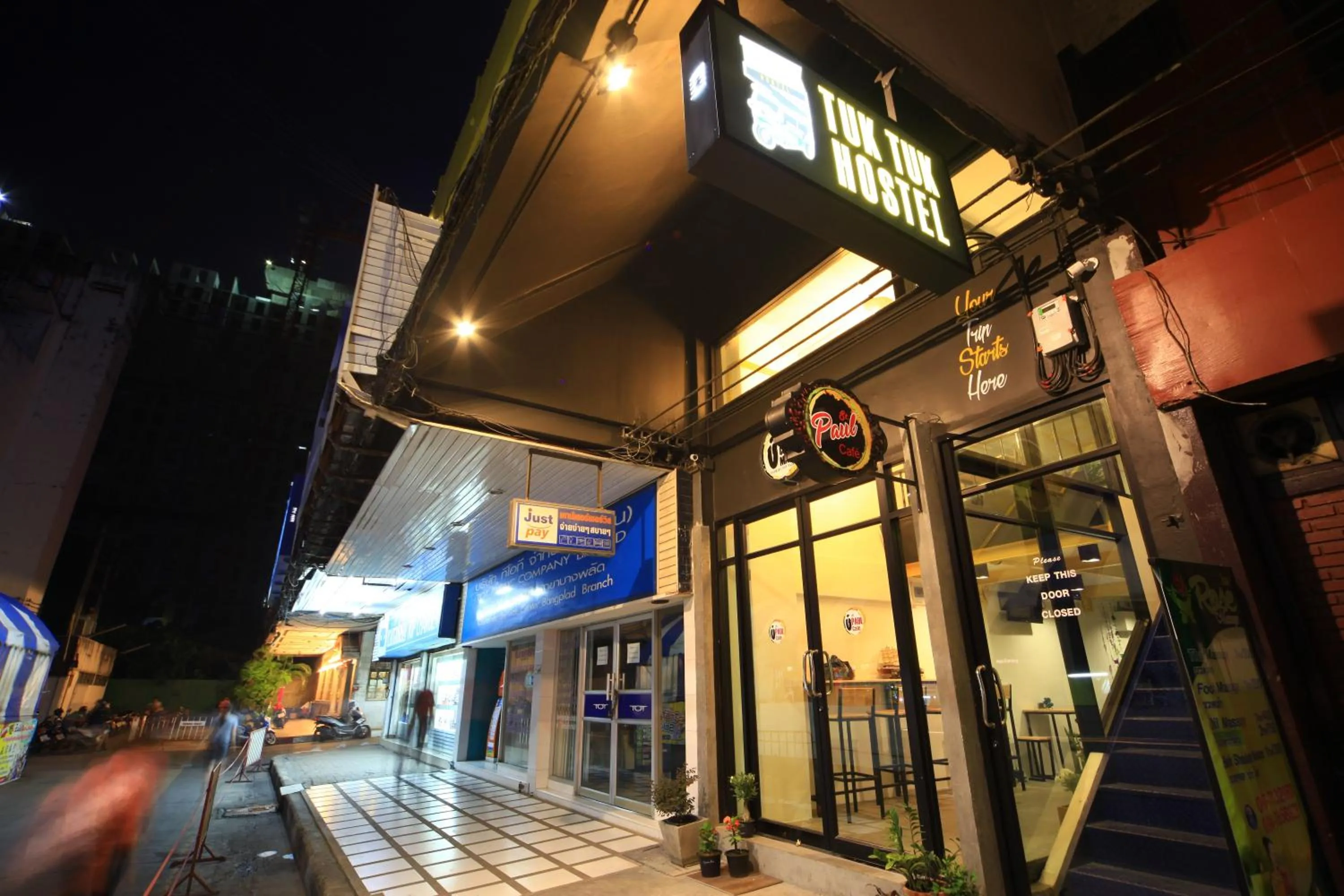 Facade/entrance in Tuk Tuk Hostel