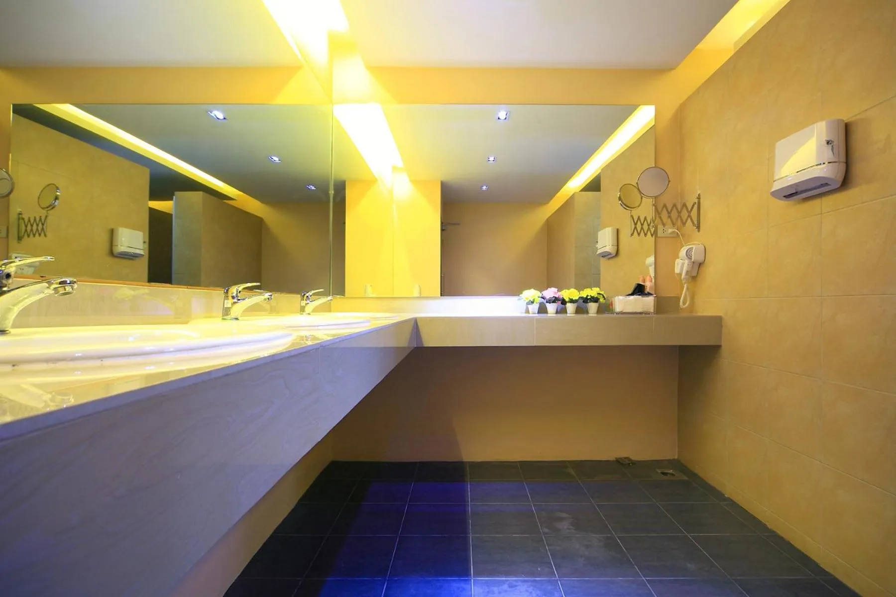 Bathroom in Tuk Tuk Hostel