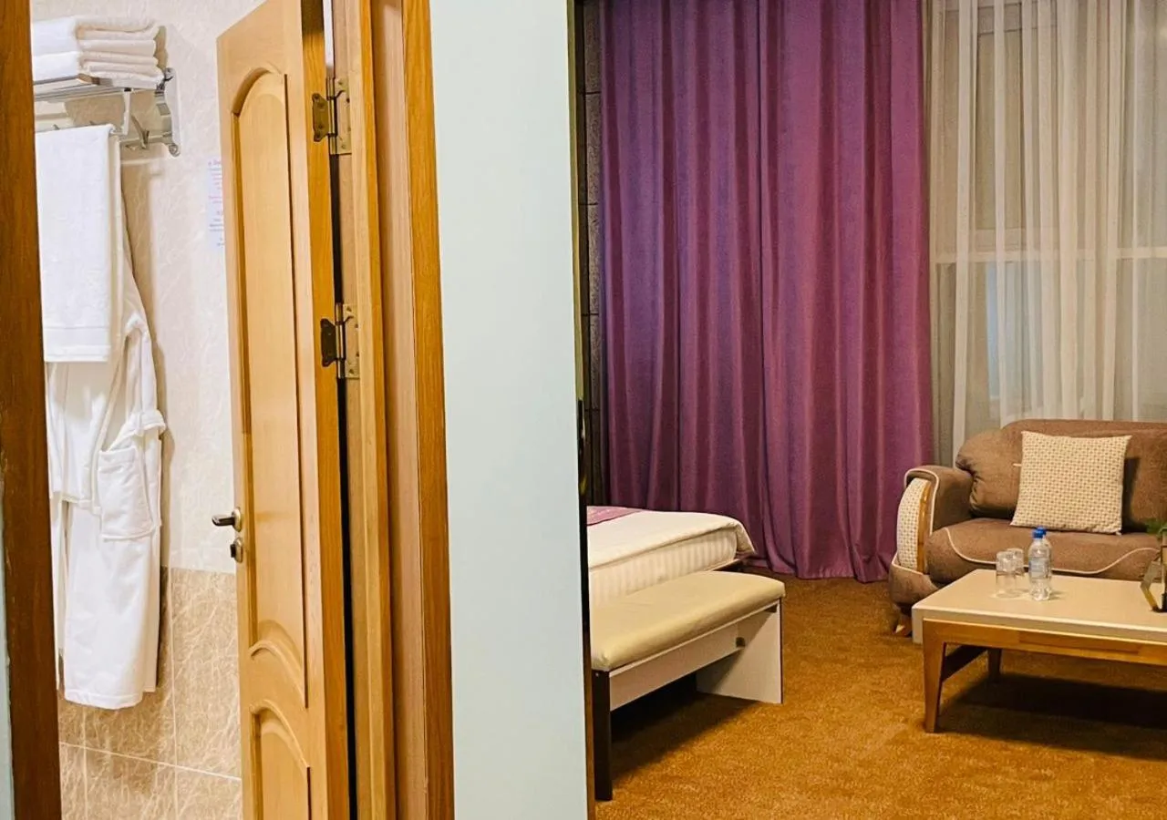 Photo of the whole room, Bed in Hotel Shumon