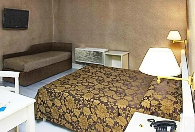 Photo of the whole room, Bed in Palazzo Riario