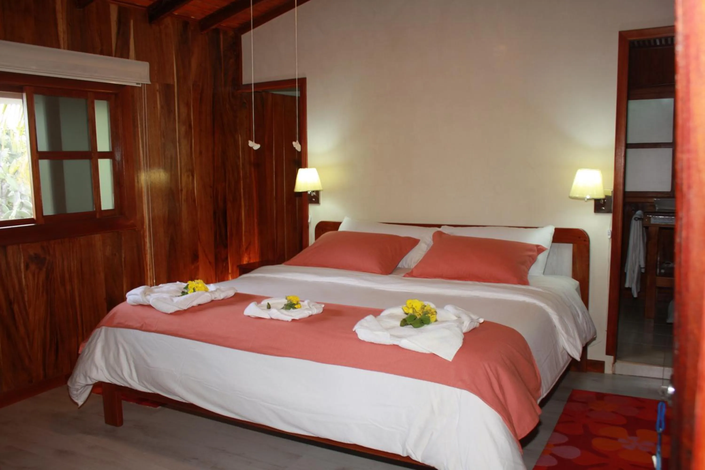 Photo of the whole room, Bed in The Wooden House Hotel