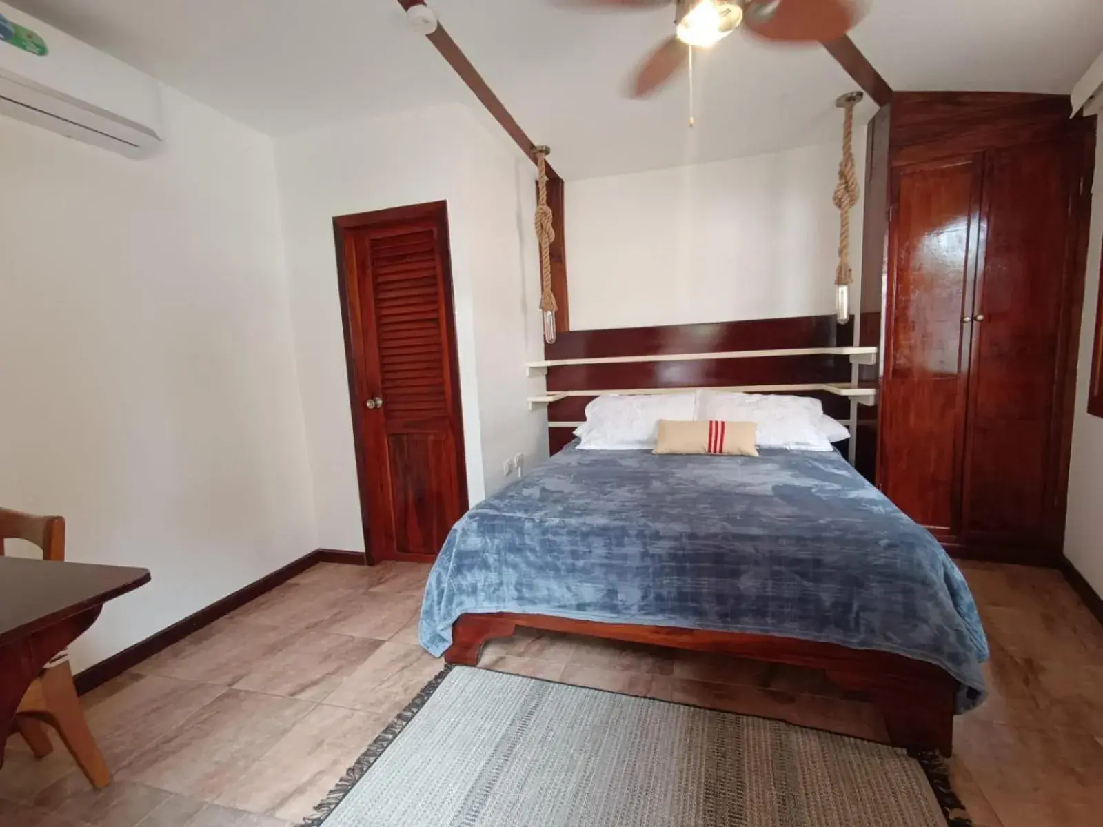 Single Room - single occupancy in The Wooden House Hotel Single Room - single occupancy in The Wooden House Hotel