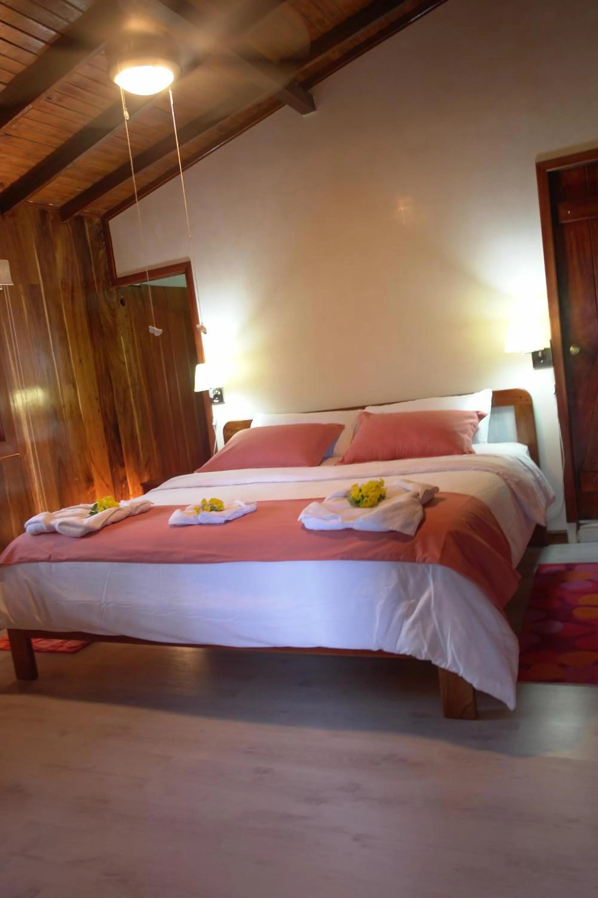 Photo of the whole room, Bed in The Wooden House Hotel