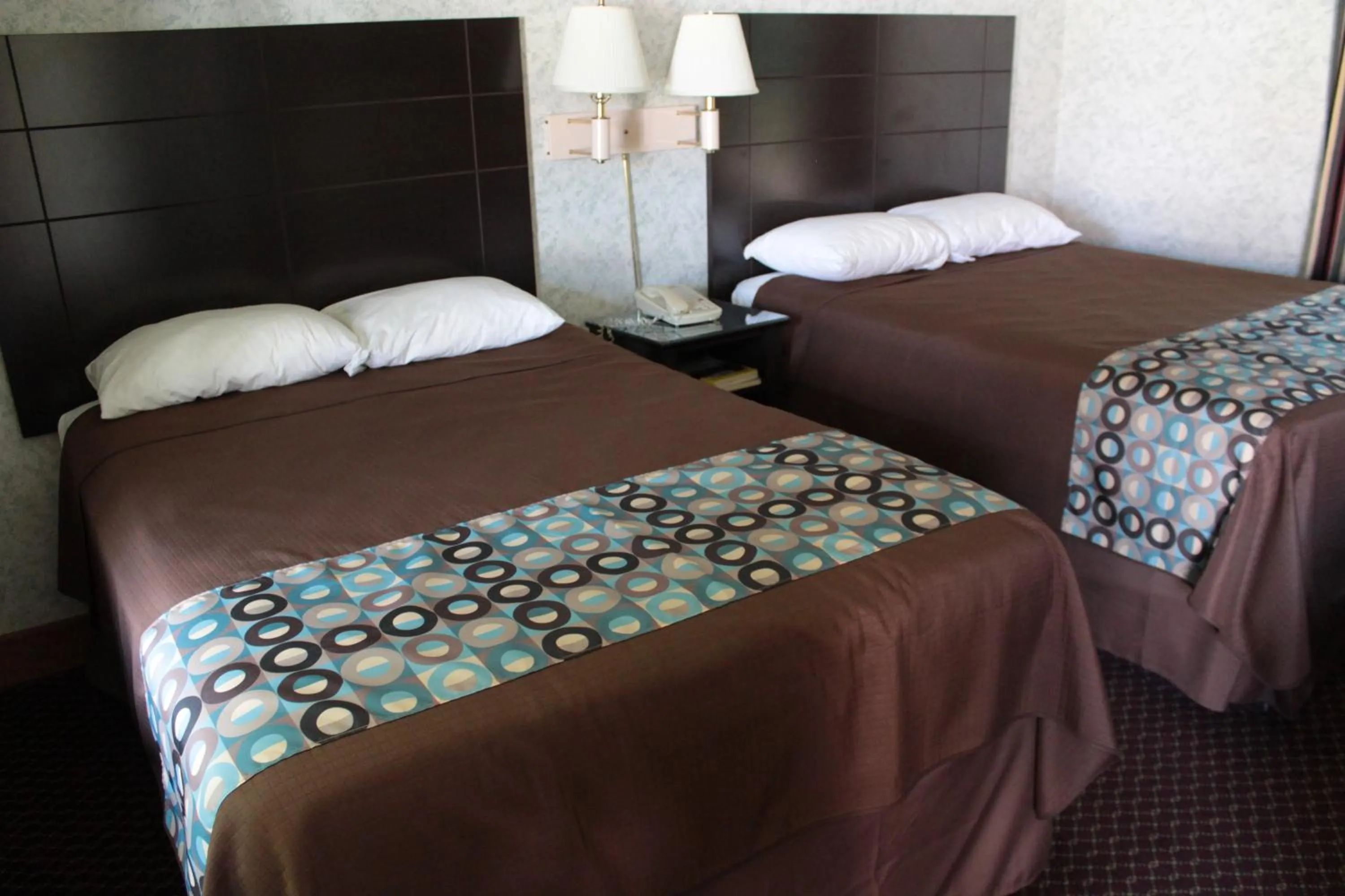 Bed in Wagon Wheel Inn