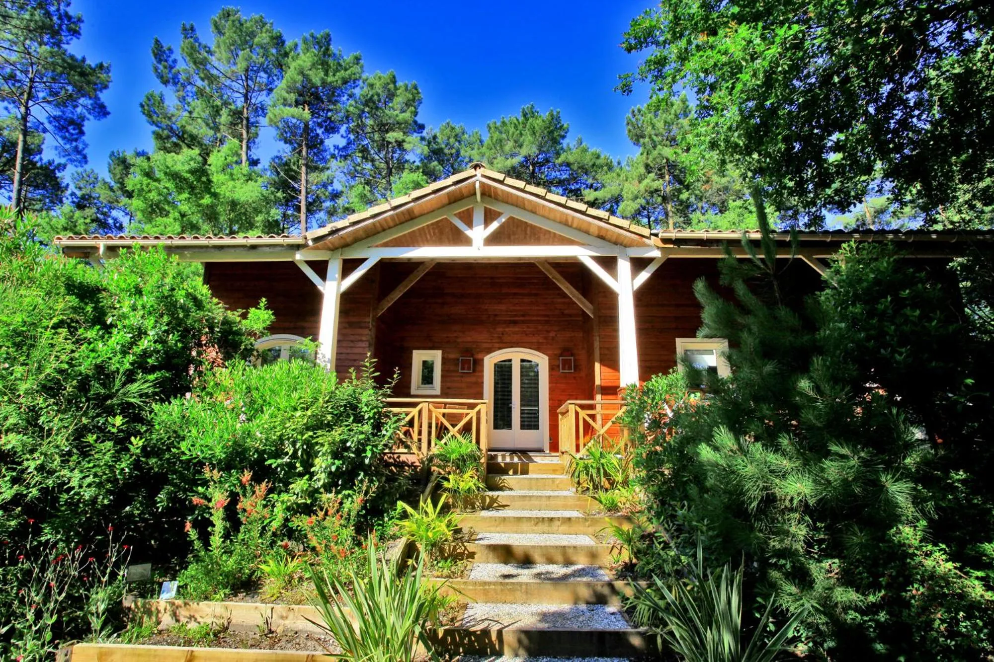 Patio in Village Nature et Océan à côté de la plage avec piscine et jacuzzi