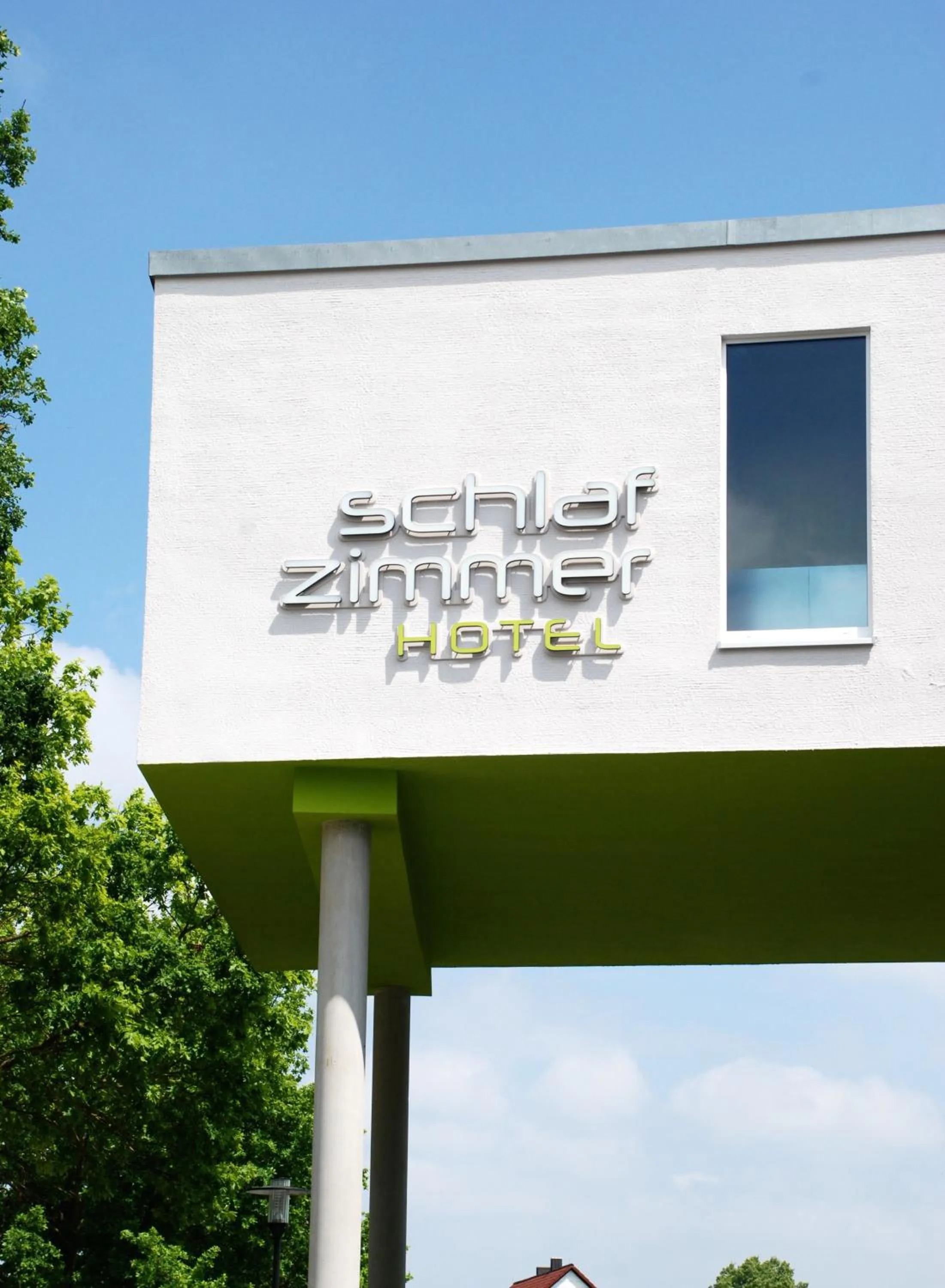 Property building in Schlafzimmer - self Check-in