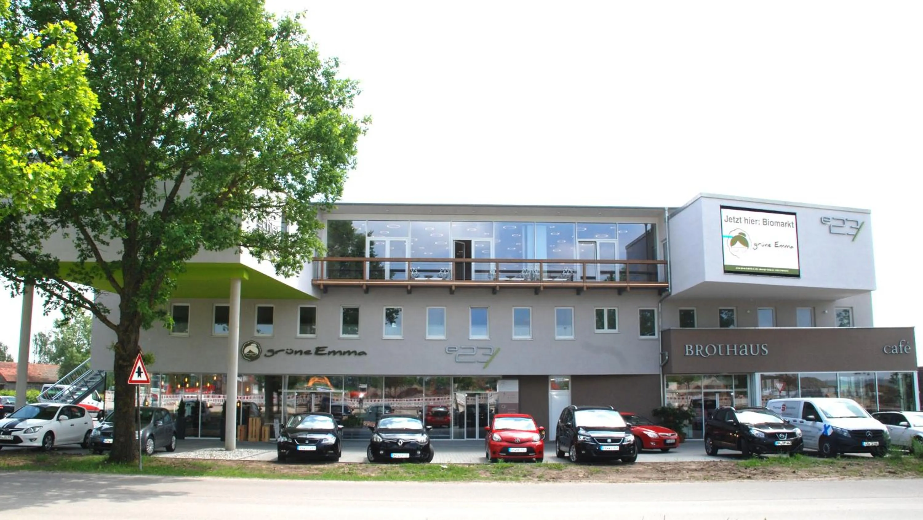 Property building in Schlafzimmer - self Check-in