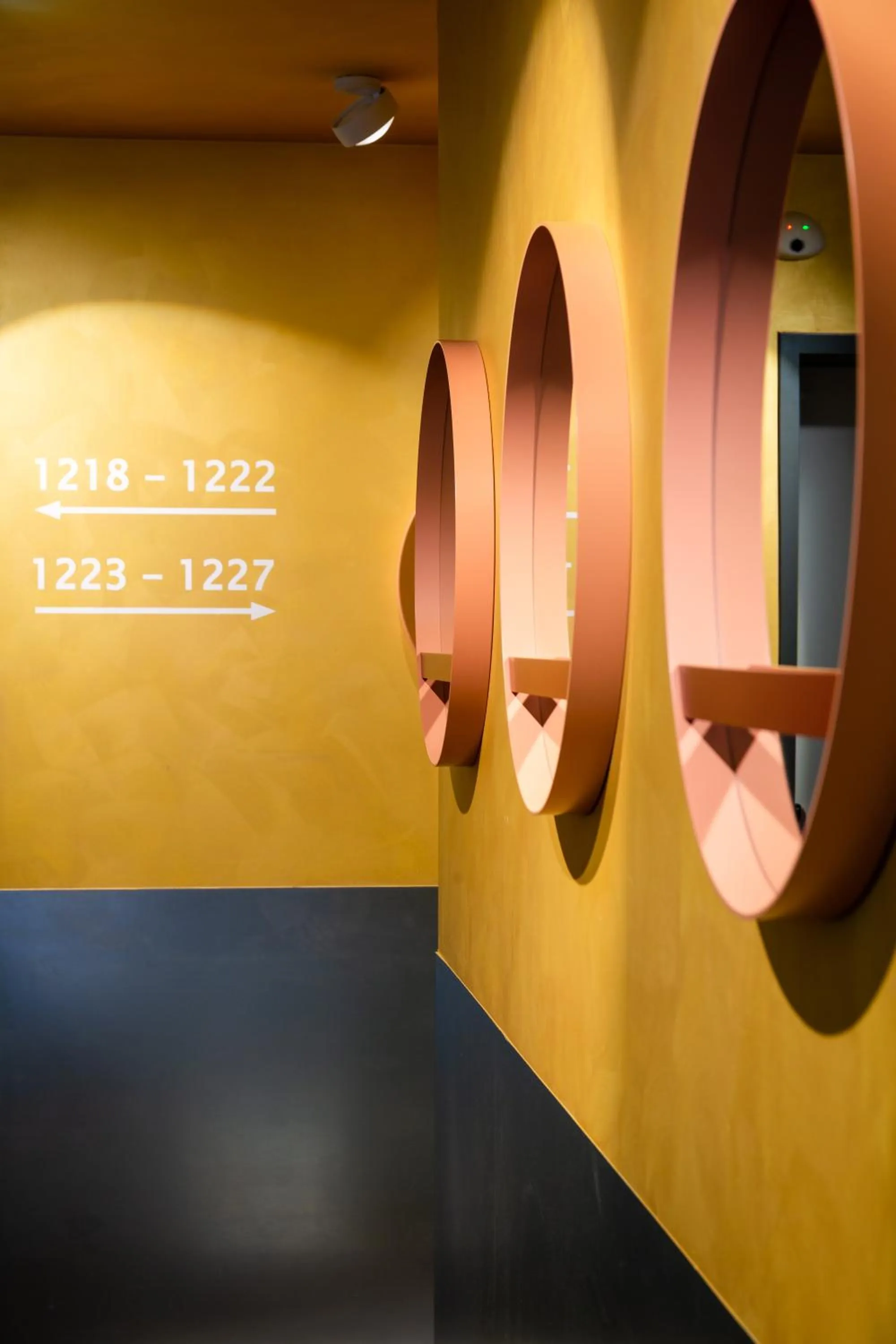 Text overlay in Schlafzimmer - self Check-in