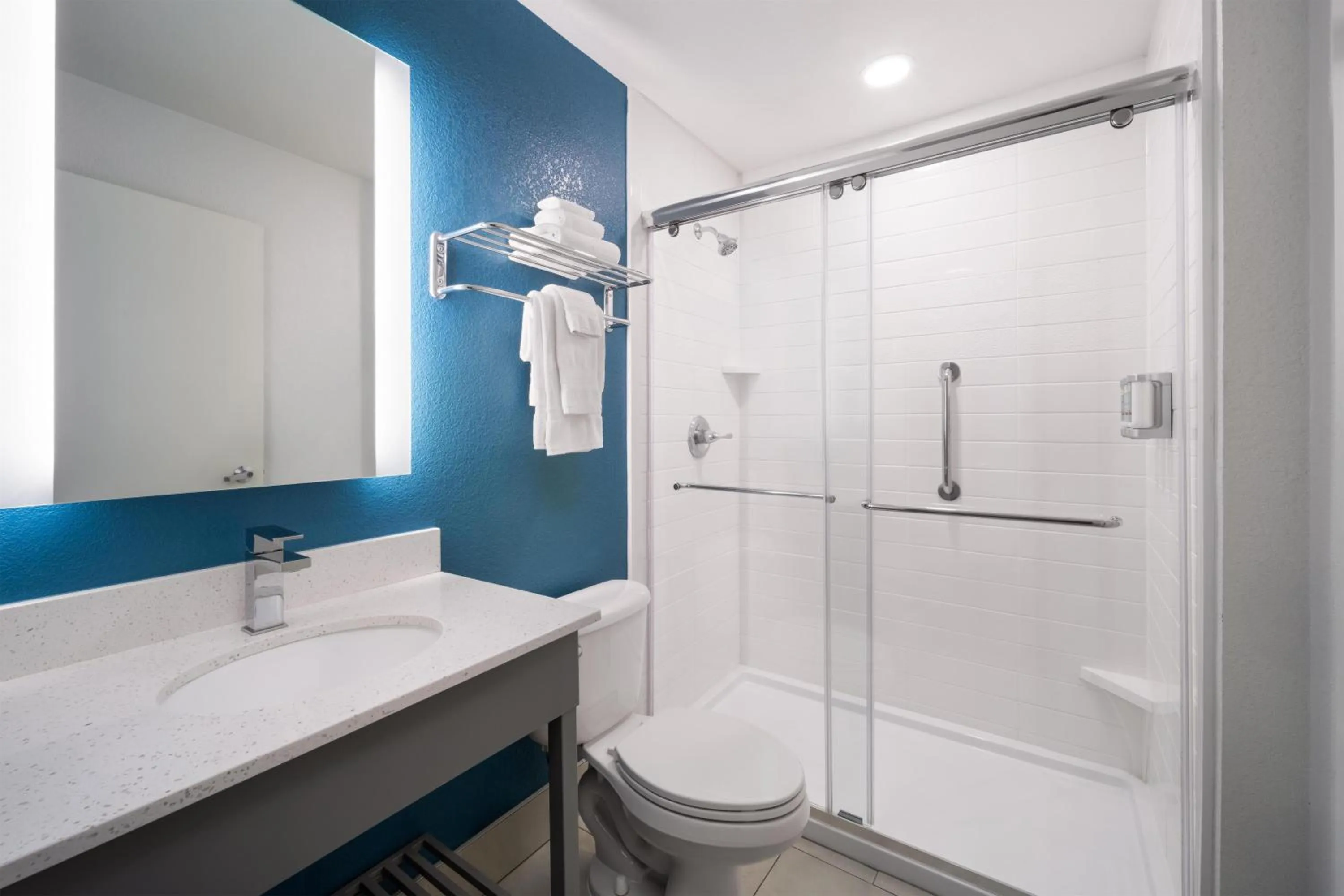 Bathroom in Best Western El Paso Airport Entrada Hotel