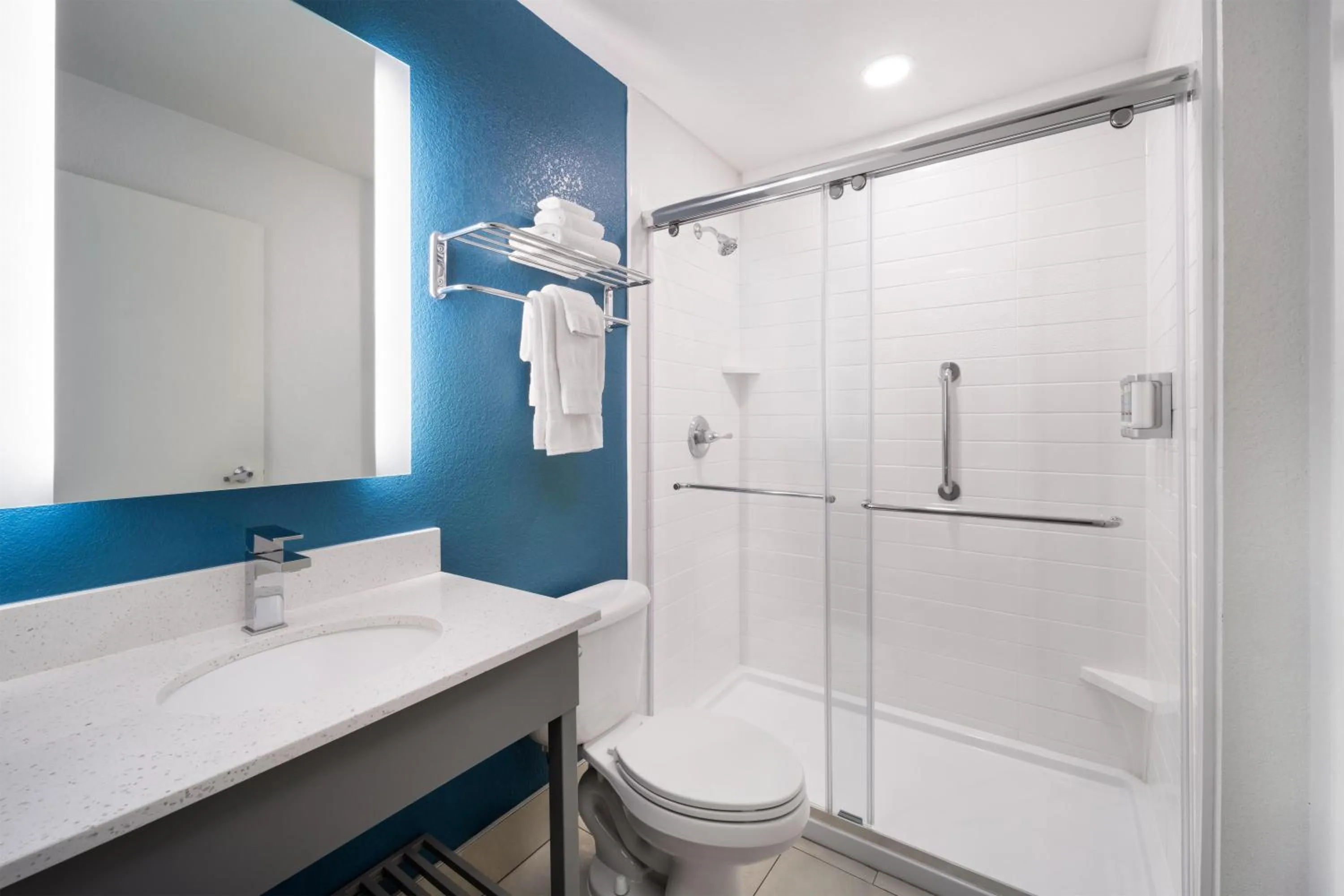 Bathroom in Best Western El Paso Airport Entrada Hotel