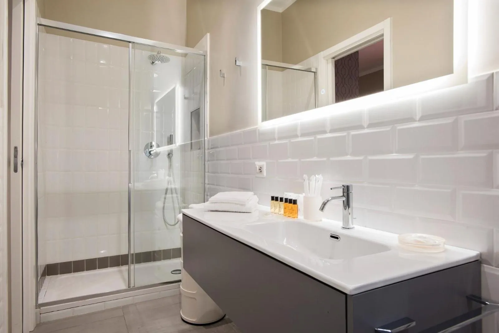 Shower in Gonfalone 6