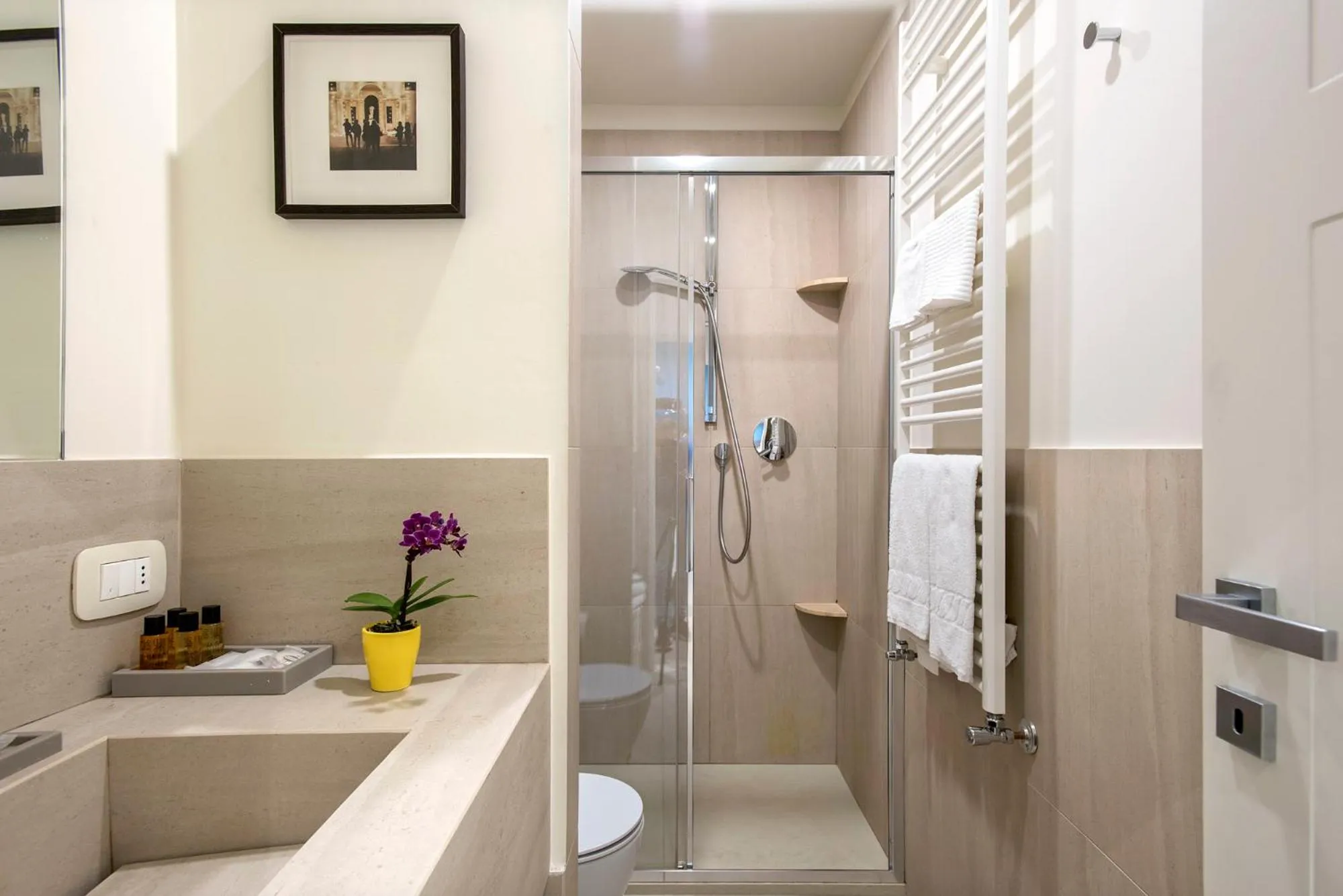 Shower in Gonfalone 6