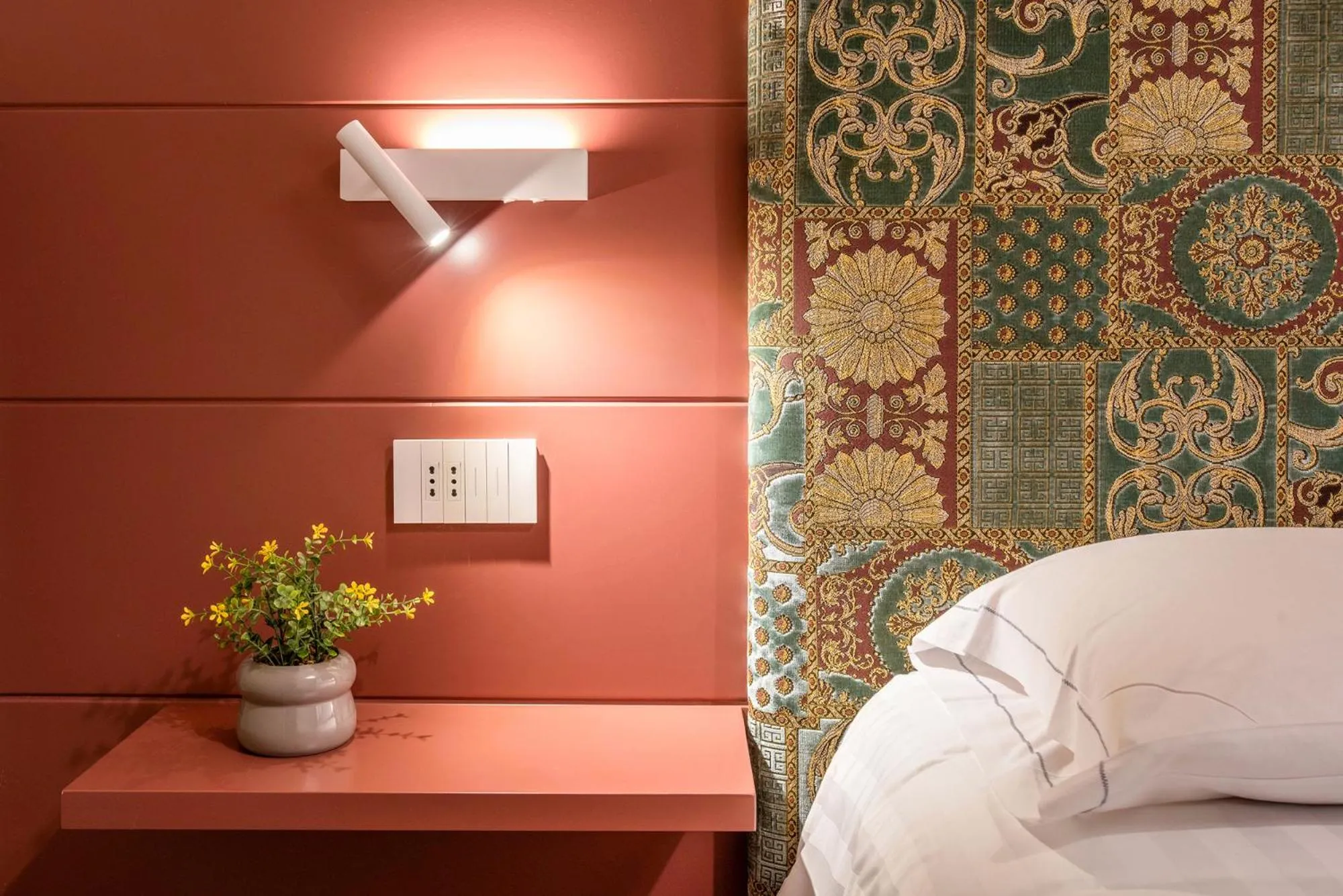 Decorative detail, Bed in Gonfalone 6