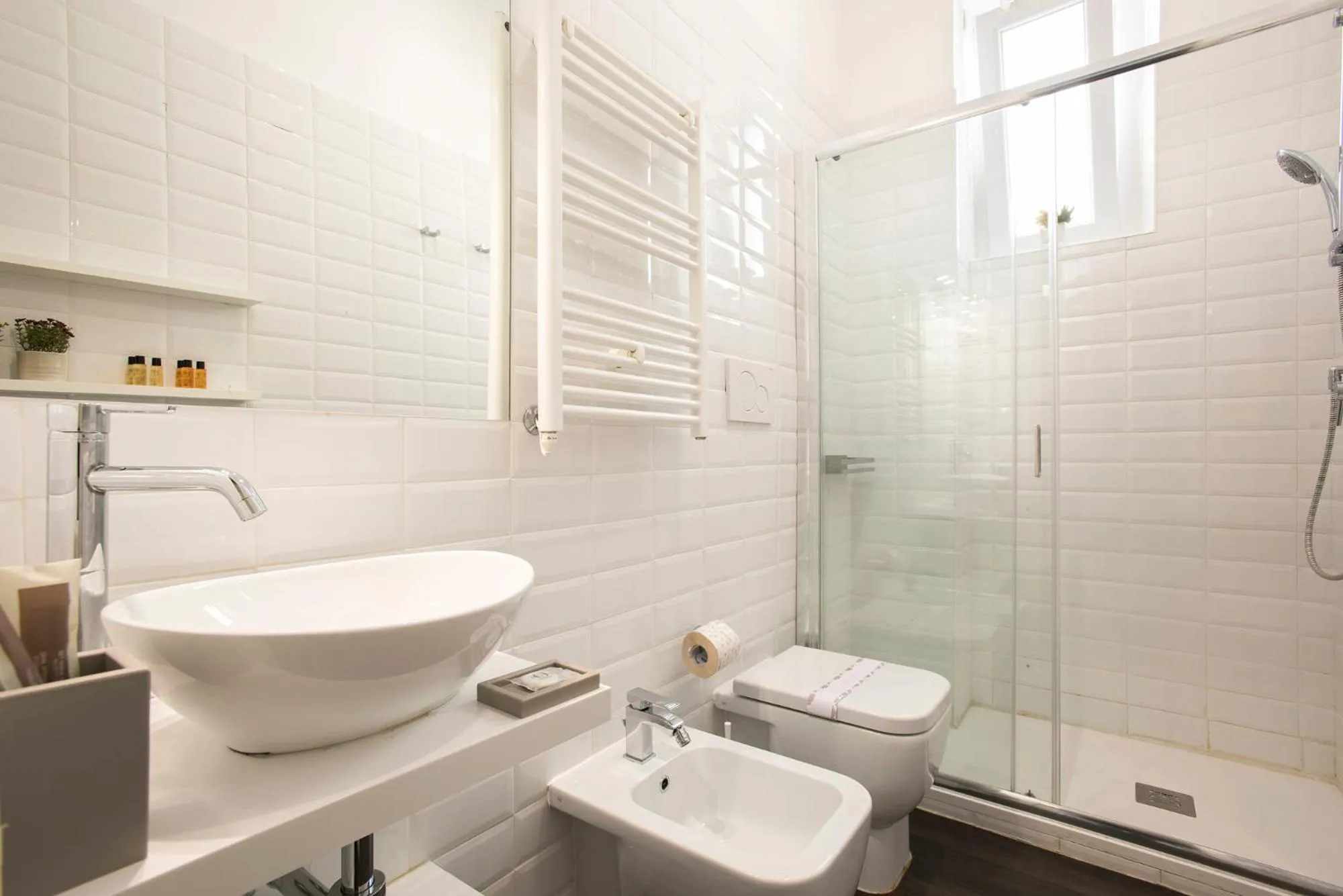 Shower in Gonfalone 6