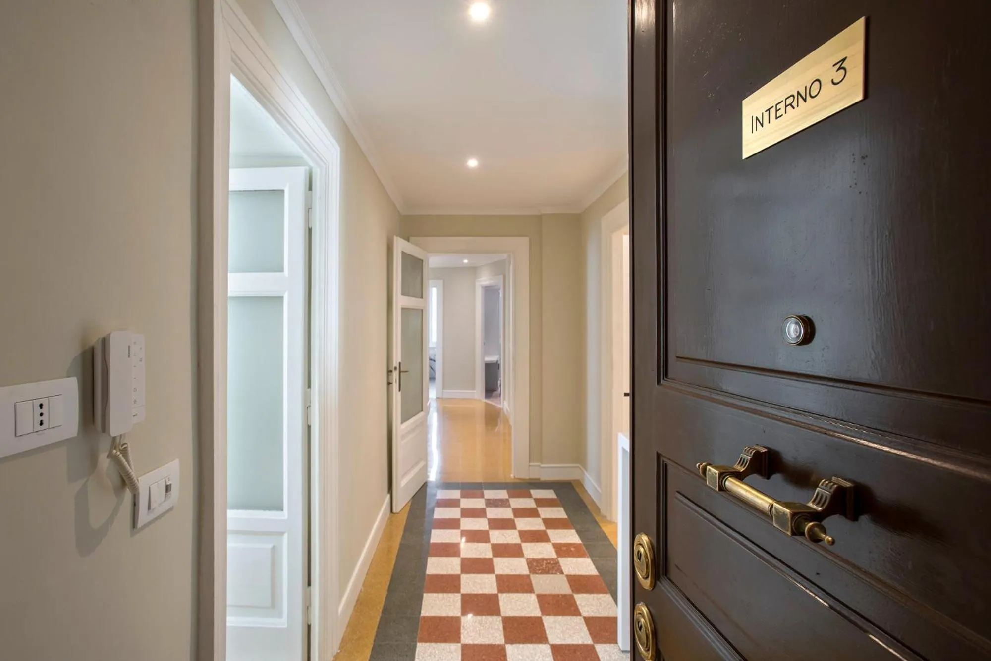 Facade/entrance in Gonfalone 6