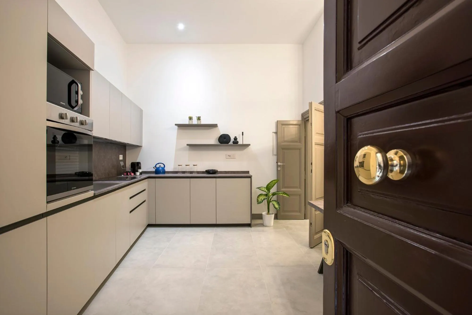 Facade/entrance in Gonfalone 6