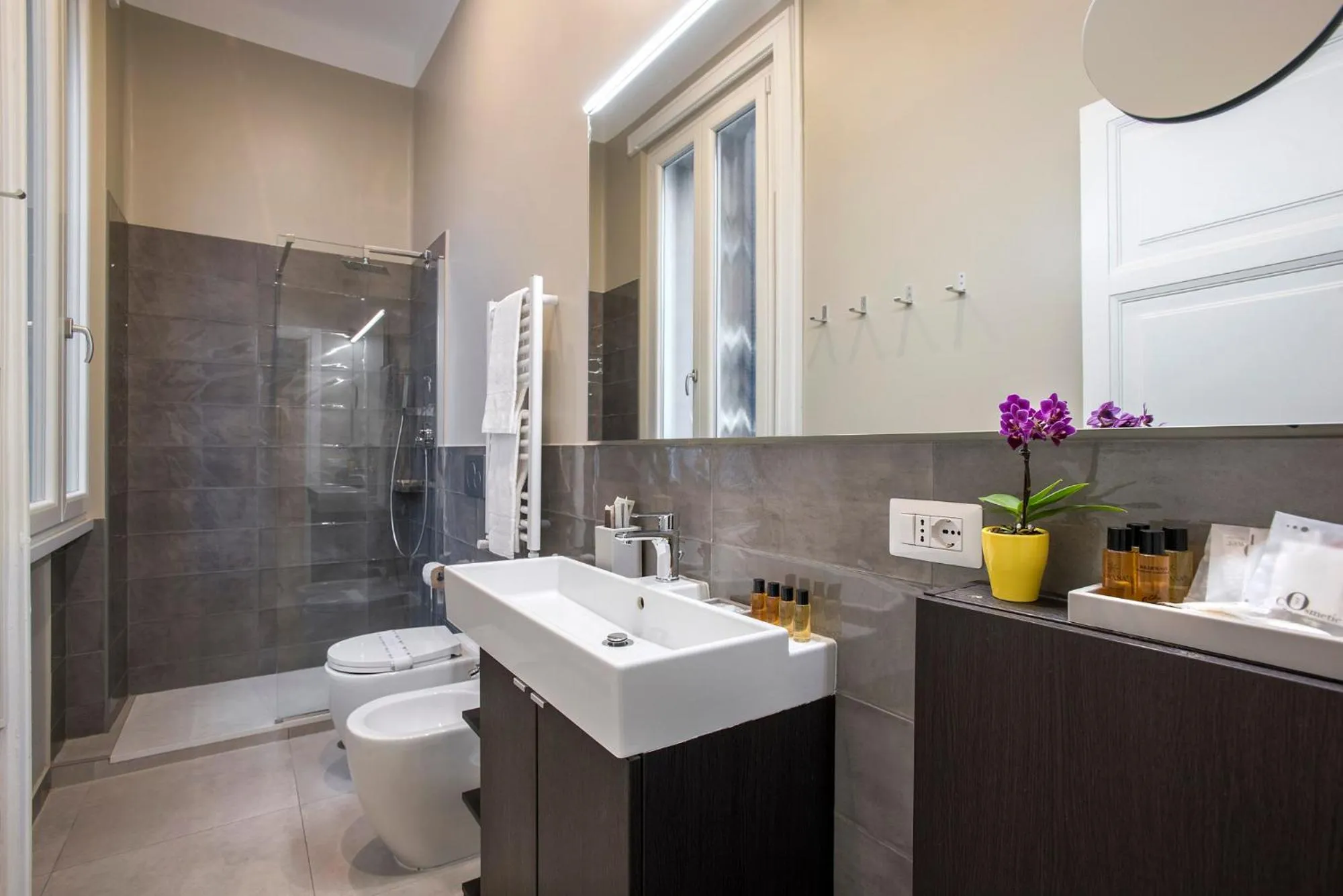 Shower in Gonfalone 6