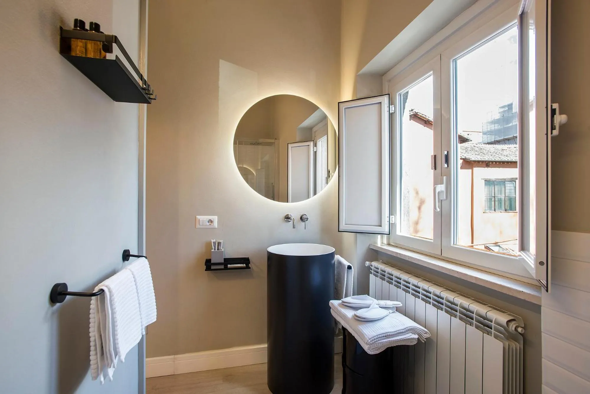 Shower in Gonfalone 6