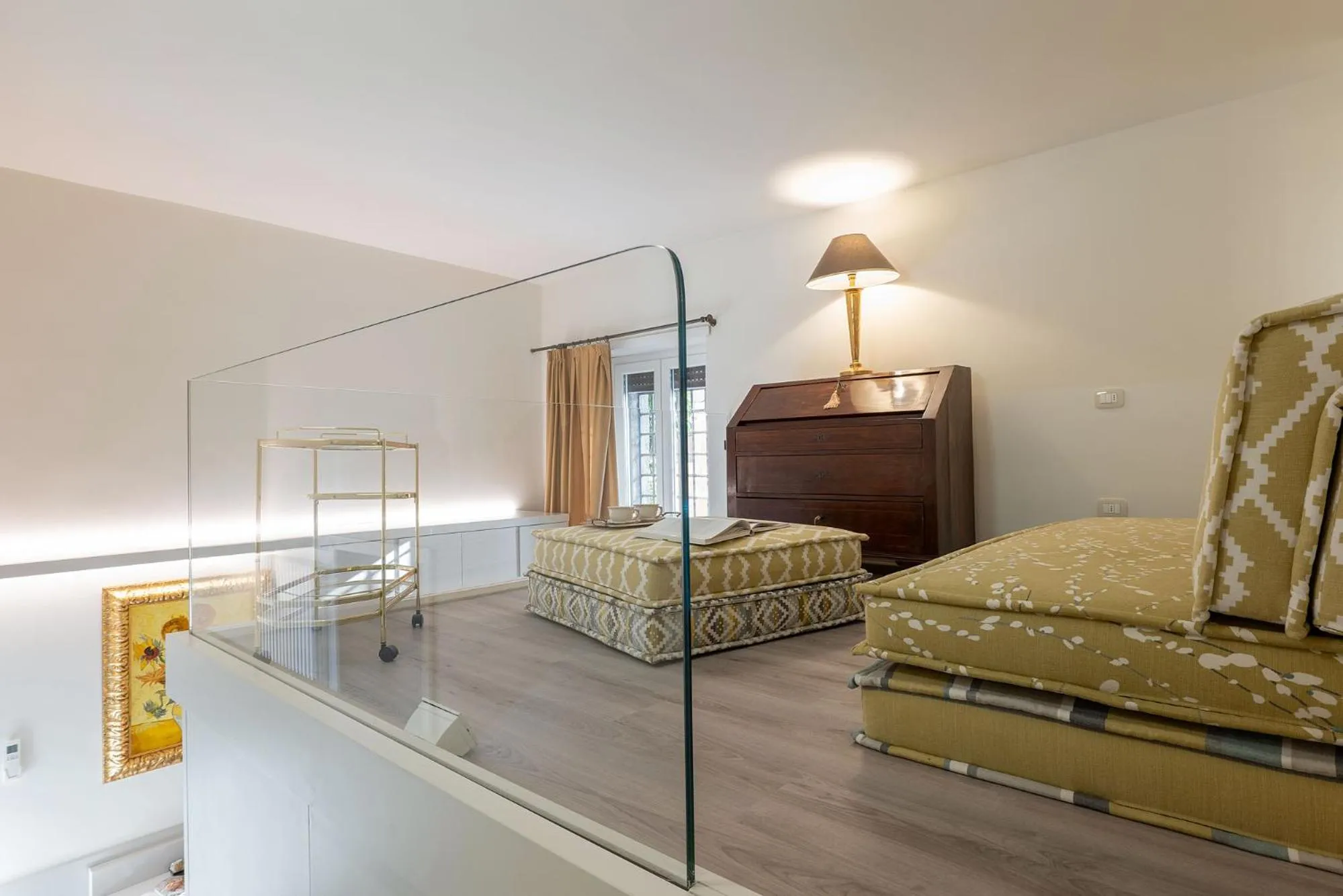 Seating area, Bed in Gonfalone 6