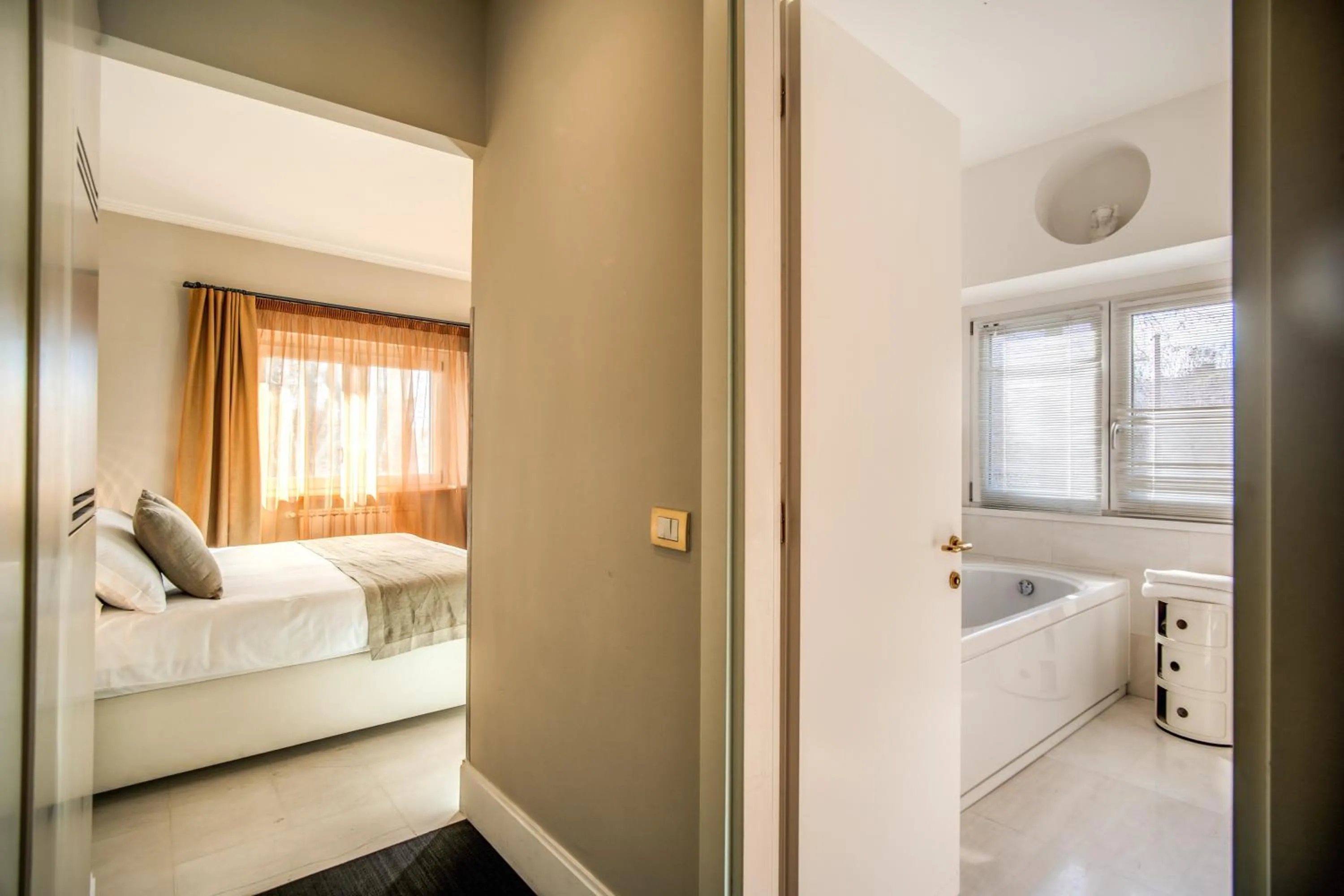 Facade/entrance, Bed in Gonfalone 6