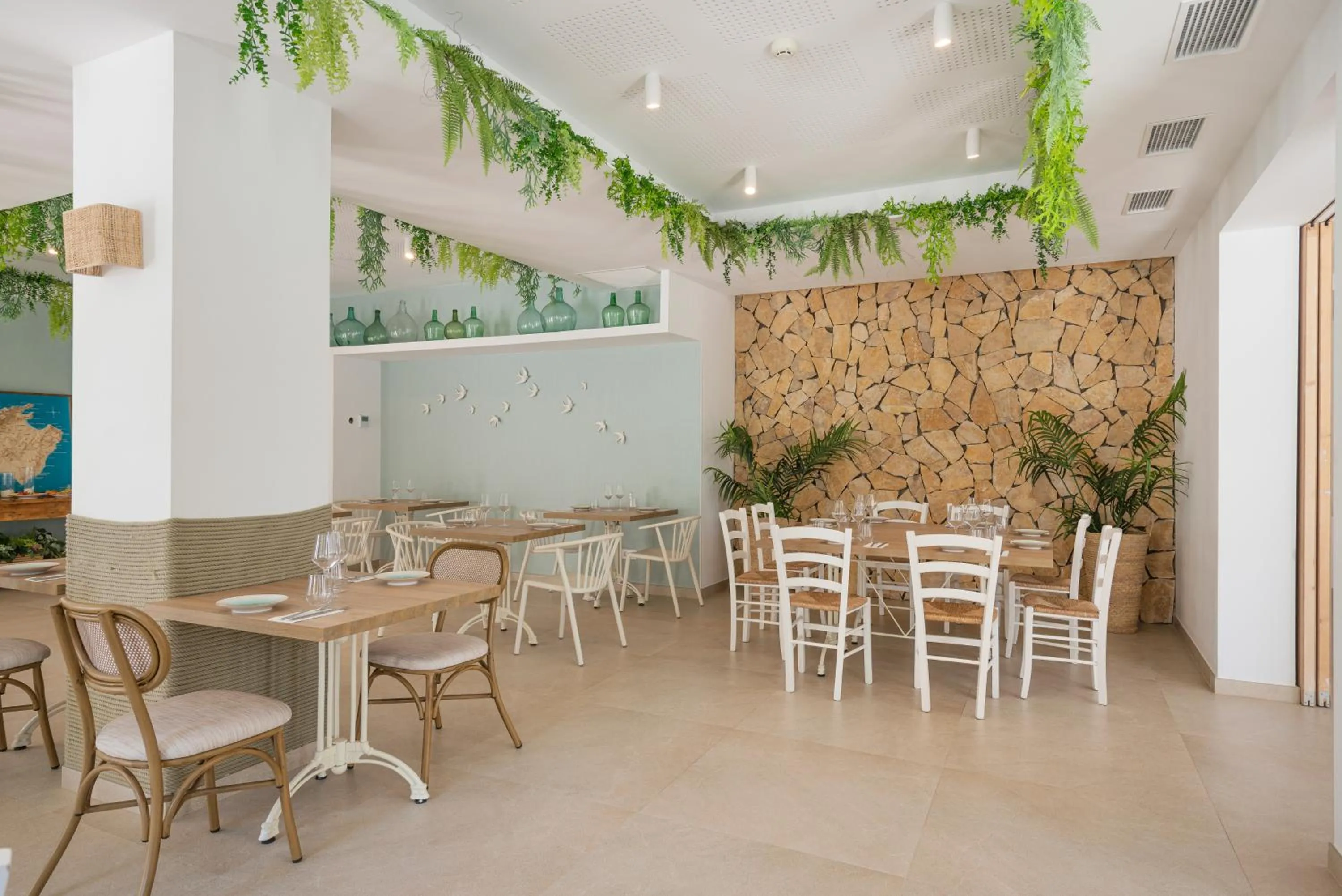 Restaurant/places to eat in Villa Real Club Apartments