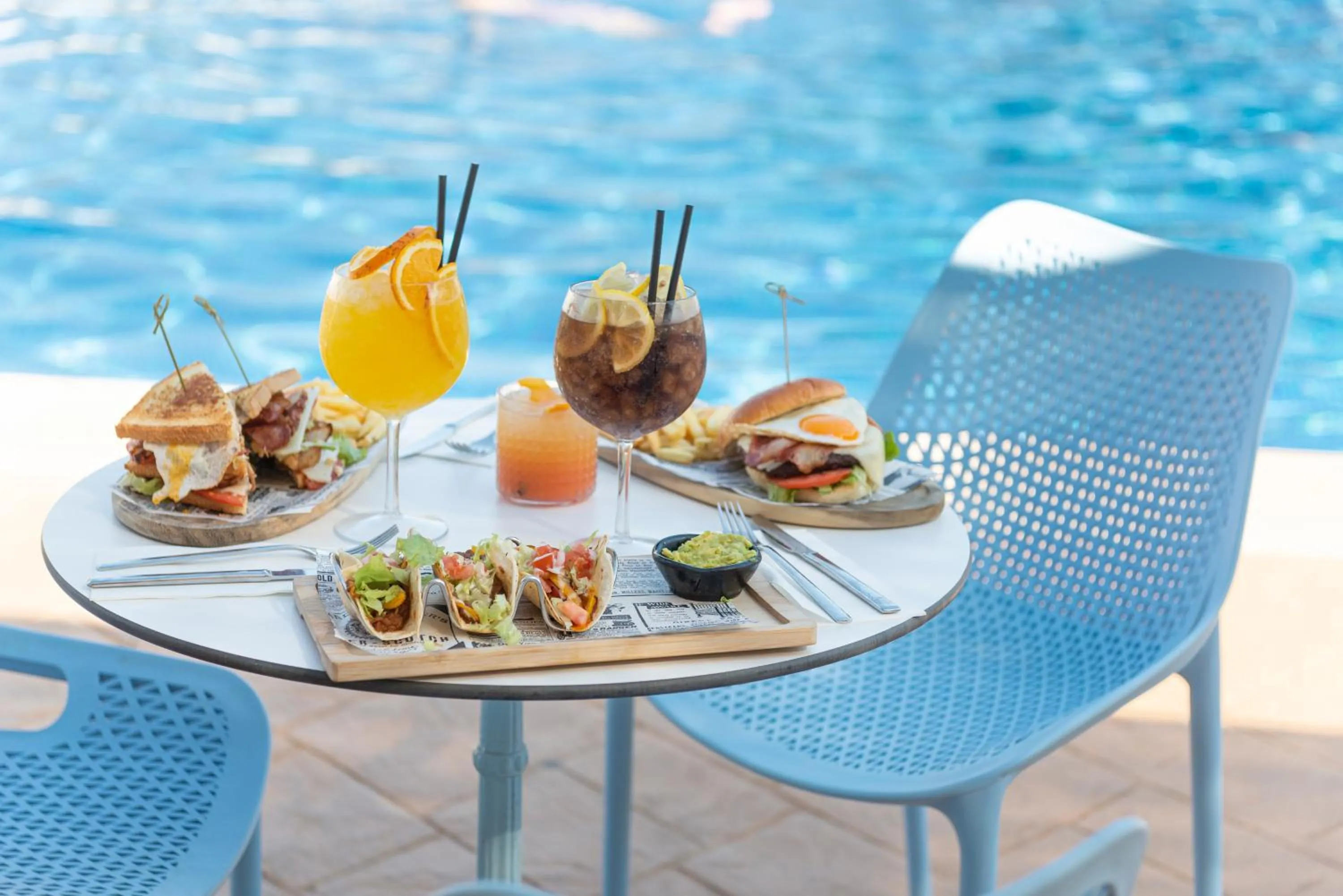 Swimming pool in Villa Real Club Apartments