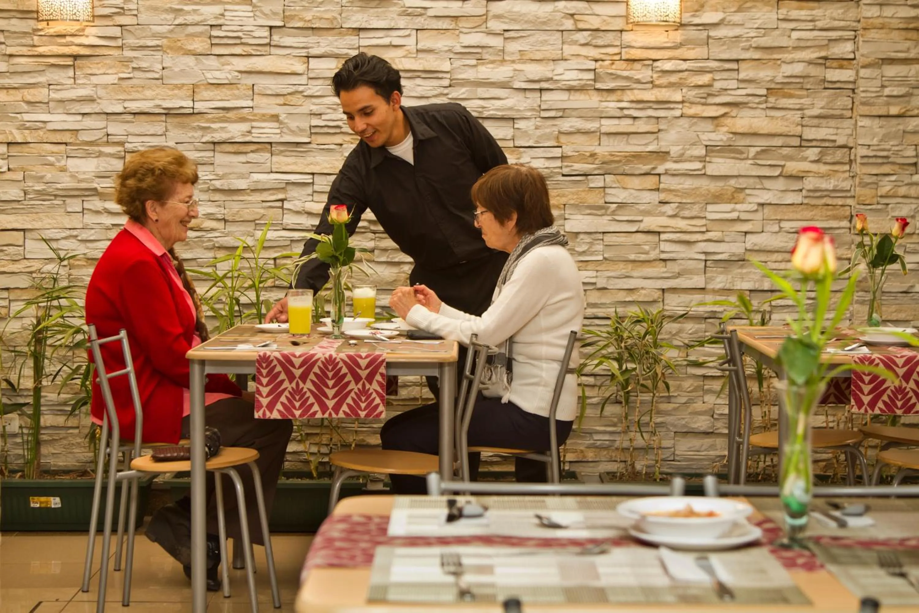 Restaurant/places to eat in Hotel Sandmelis