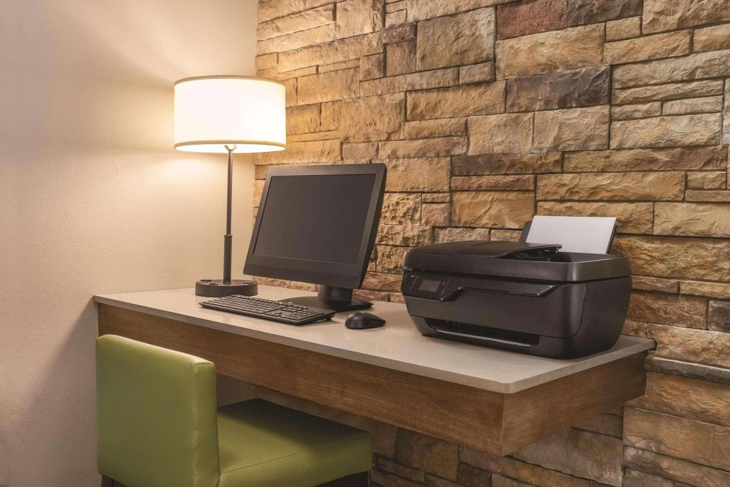Business facilities in Country Inn & Suites by Radisson, Buffalo, MN