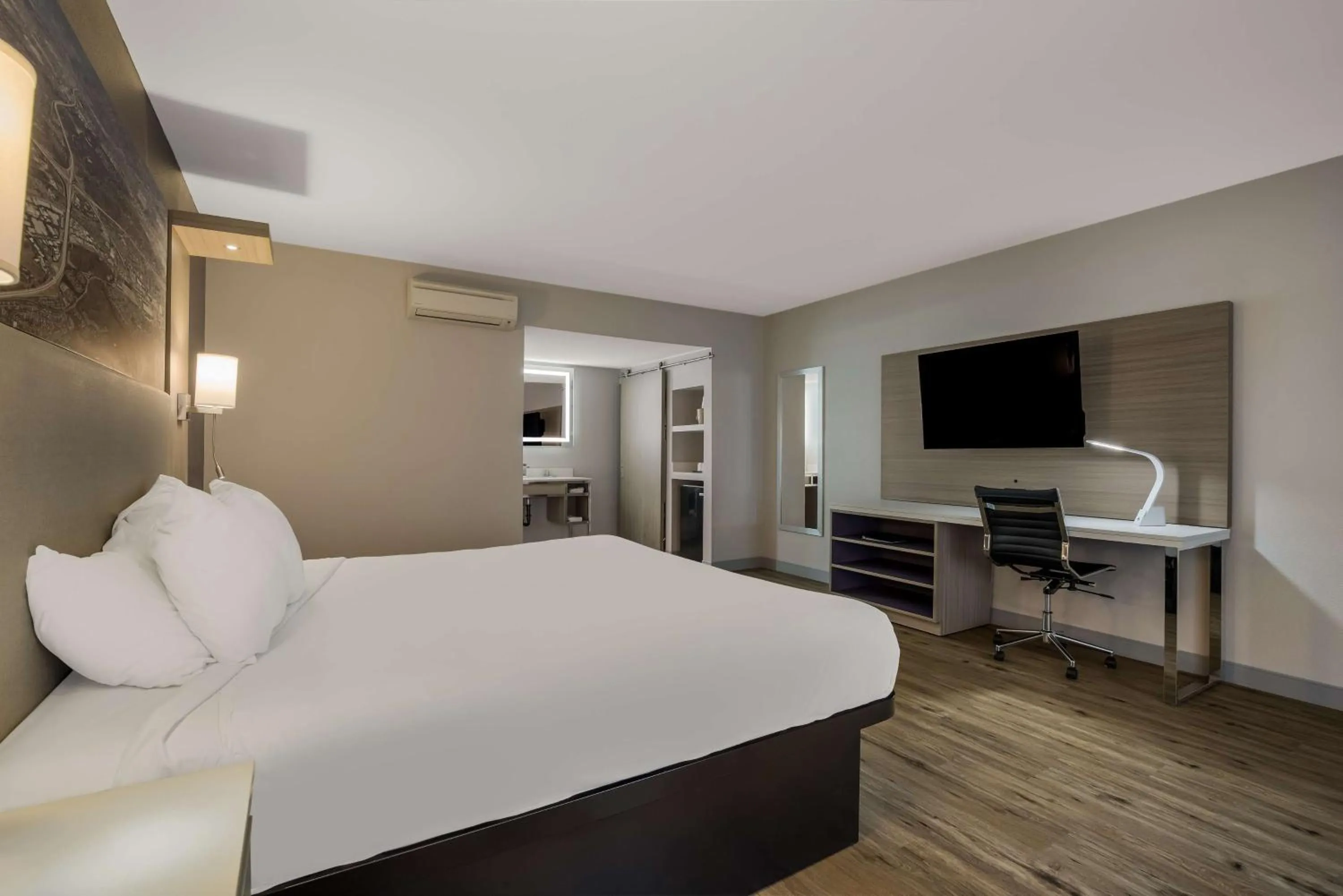 Bedroom, Bed in Best Western Diamond Bar Hotel & Suites