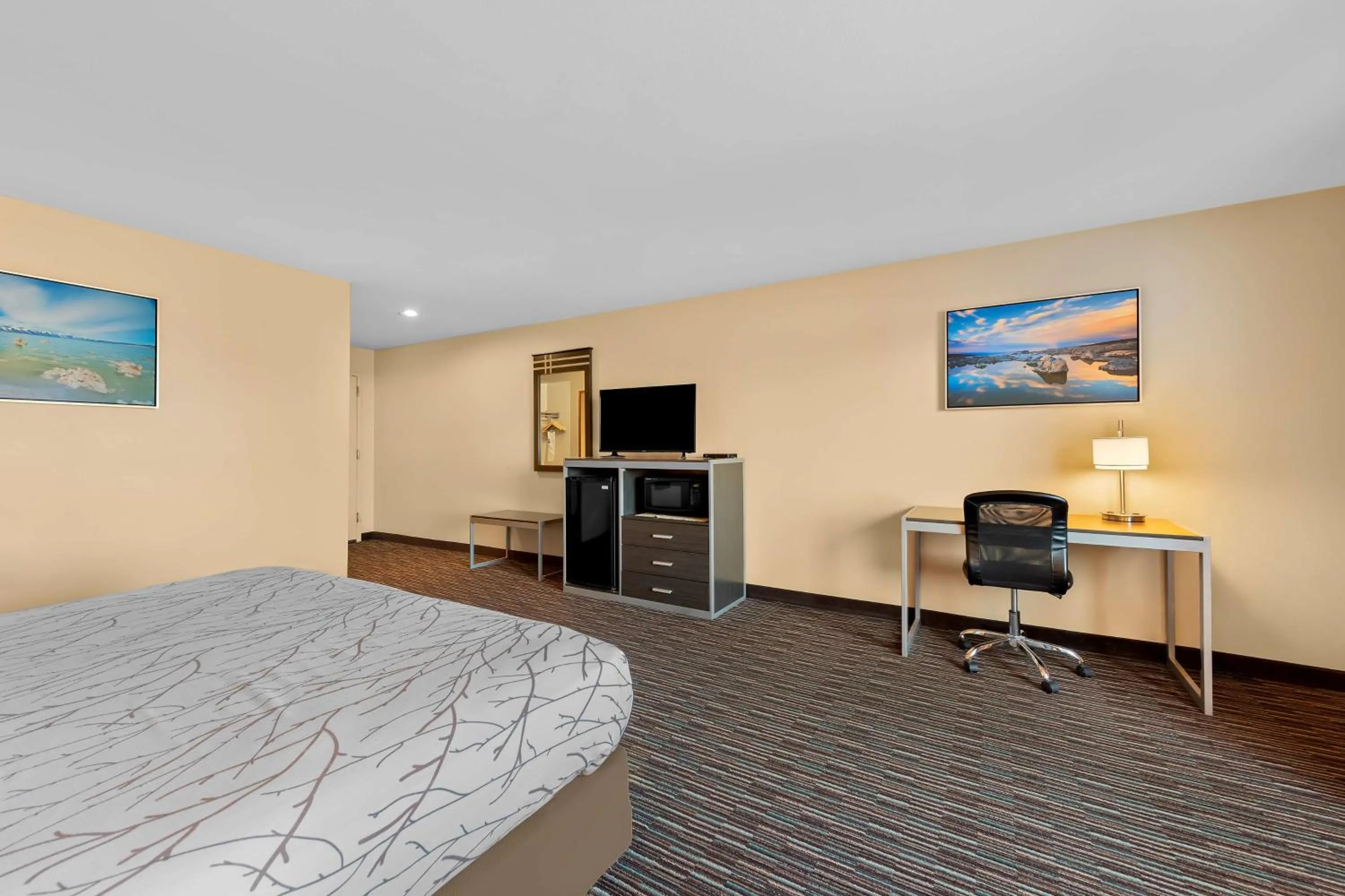 Bedroom, Bed in Best Western Topaz Lake Inn