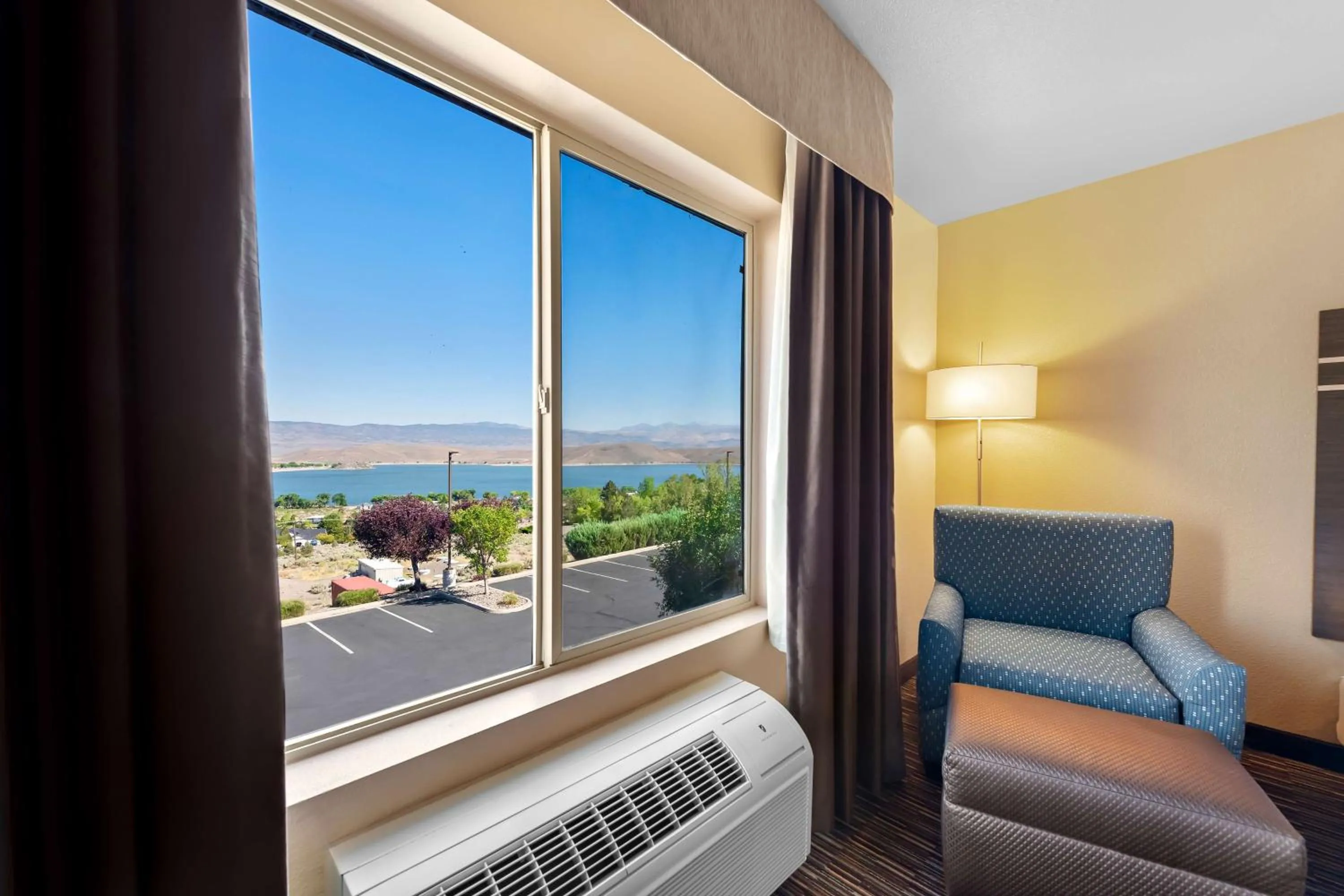 Bedroom in Best Western Topaz Lake Inn