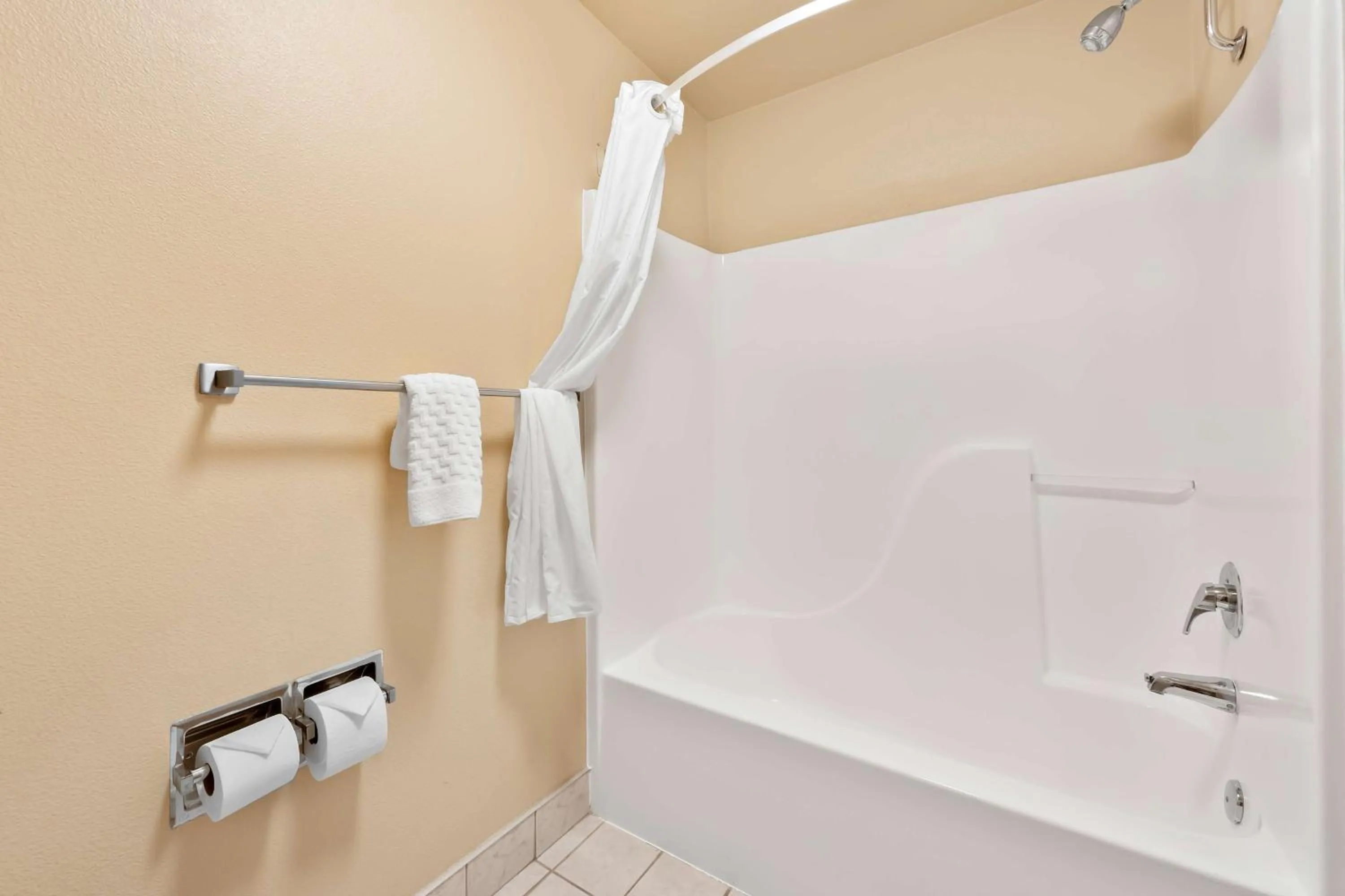 Bedroom in Best Western Topaz Lake Inn