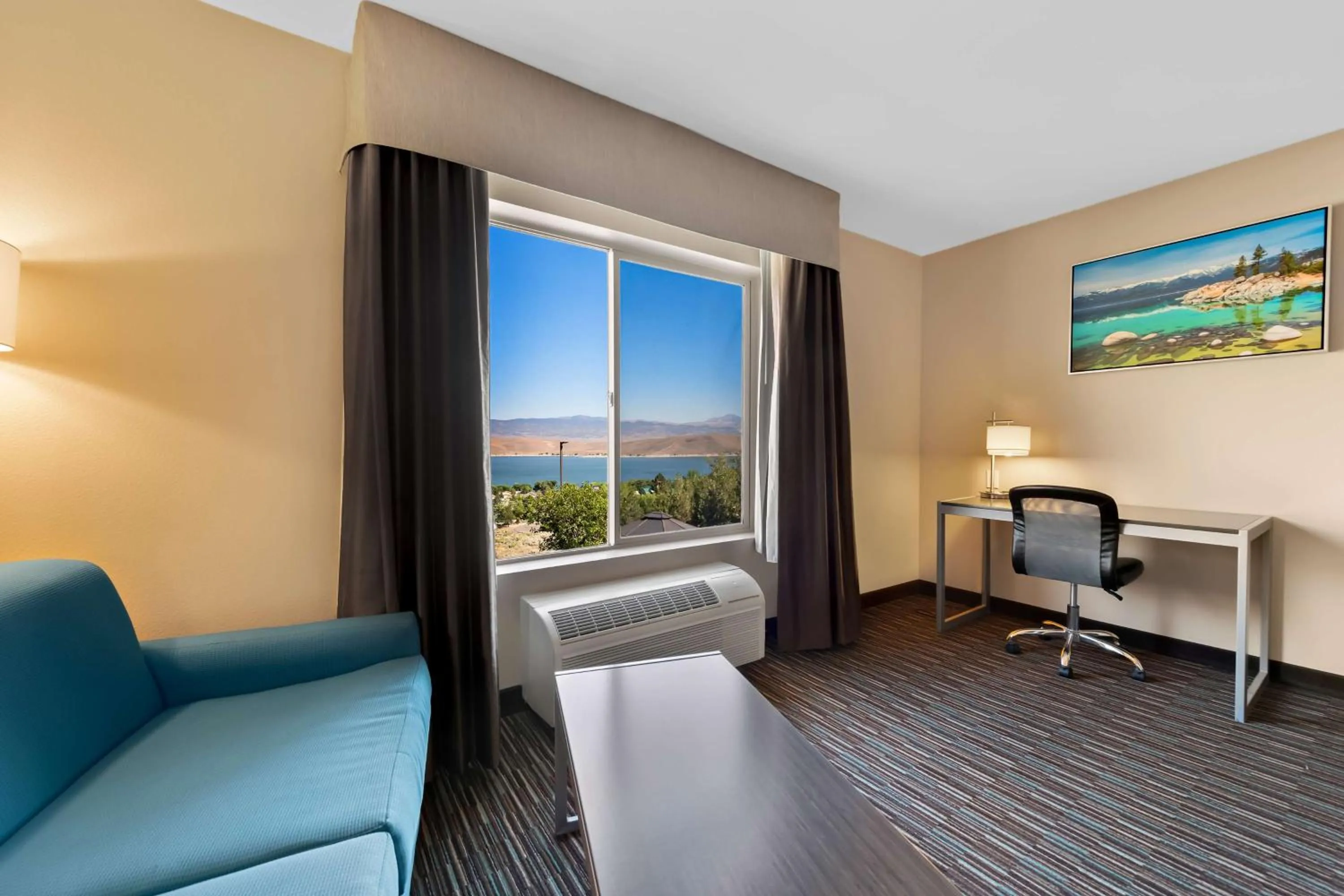 Bedroom in Best Western Topaz Lake Inn