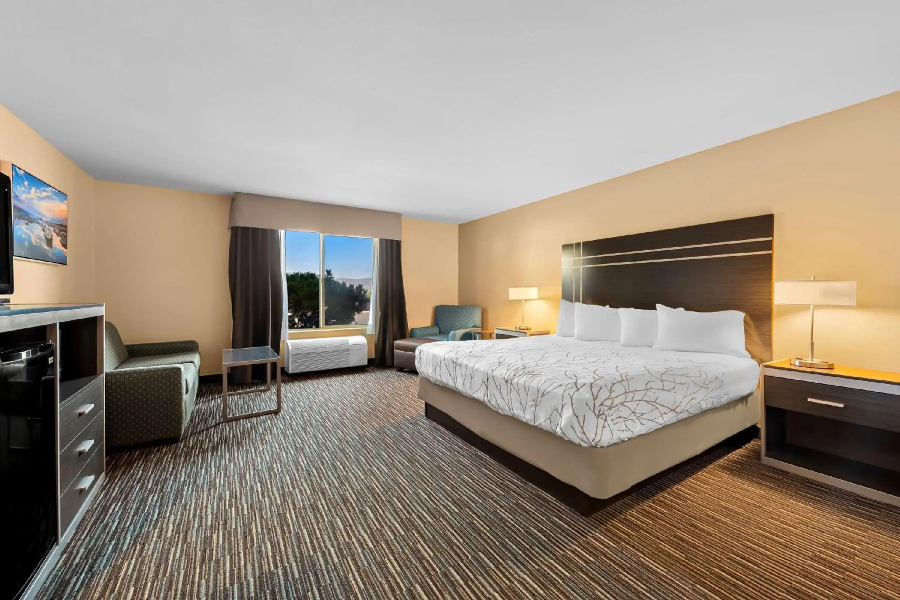 King Room with Roll In Shower - Mobility Accessible/Non-Smoking in Best Western Topaz Lake Inn King Room with Roll In Shower - Mobility Accessible/Non-Smoking in Best Western Topaz Lake Inn