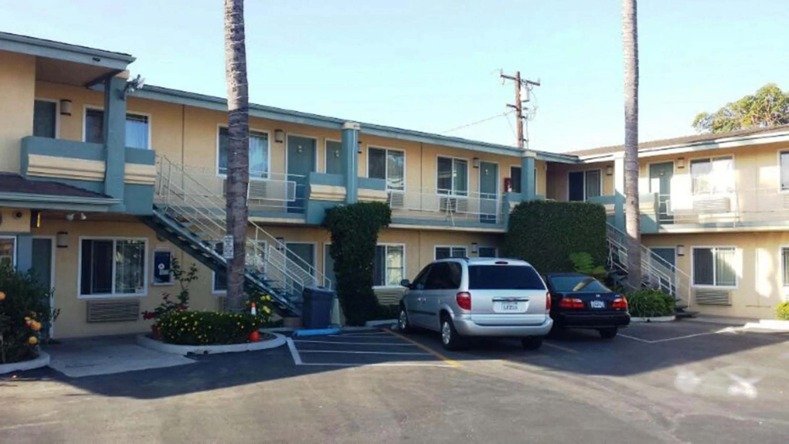 Facade/entrance in Victoria Motel