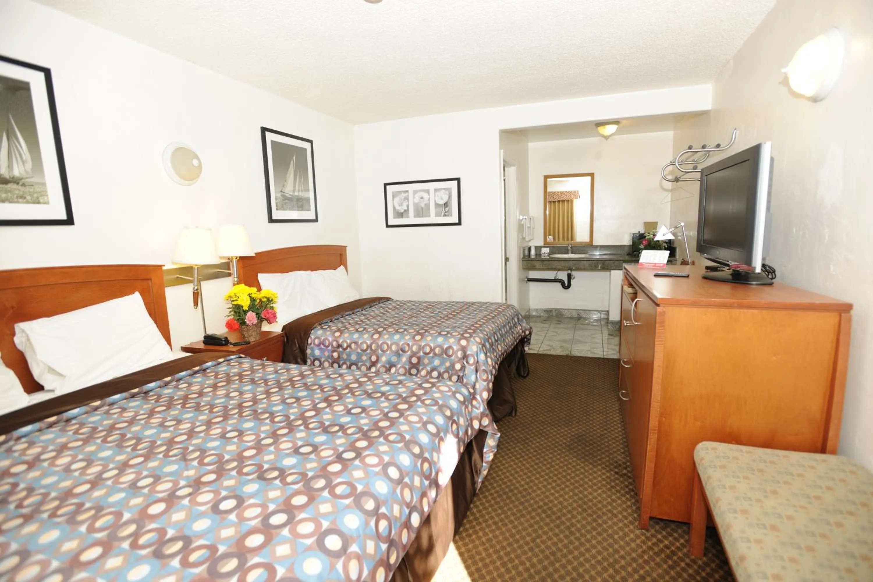 Bedroom, Bed in Victoria Motel