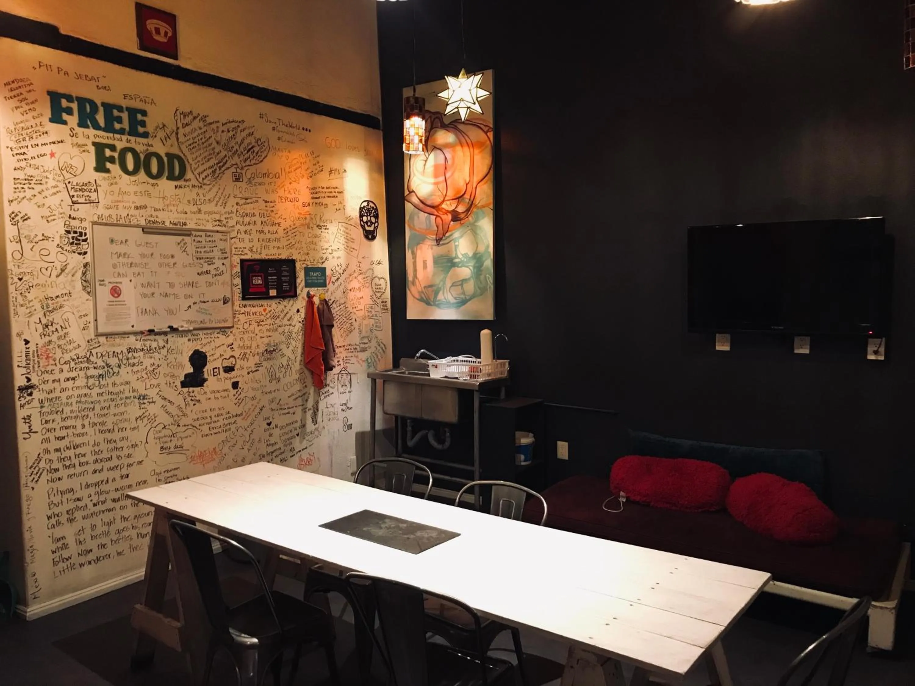 Dining area in Hostal Regina Down Town Mexico City