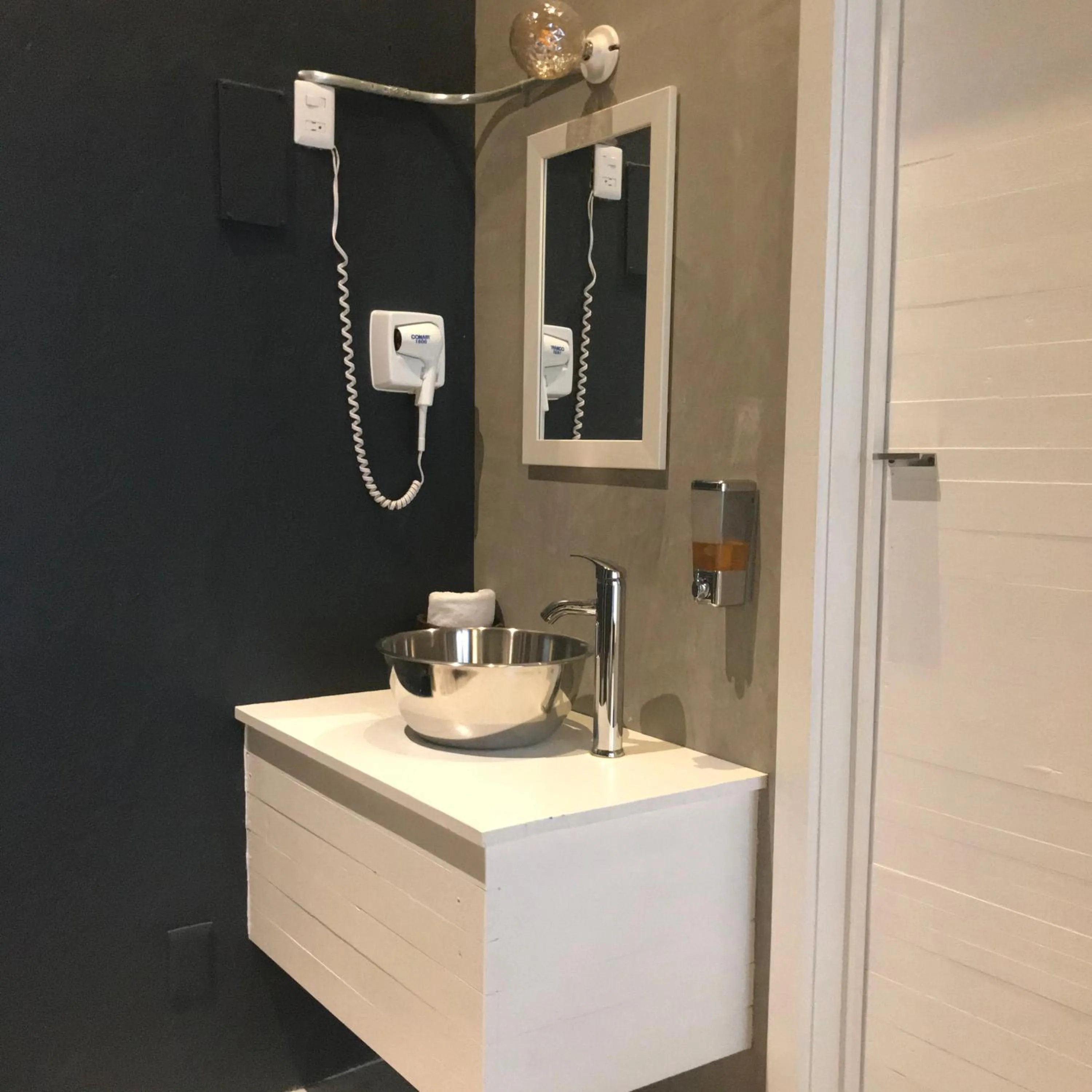 Bathroom in Hostal Regina Down Town Mexico City