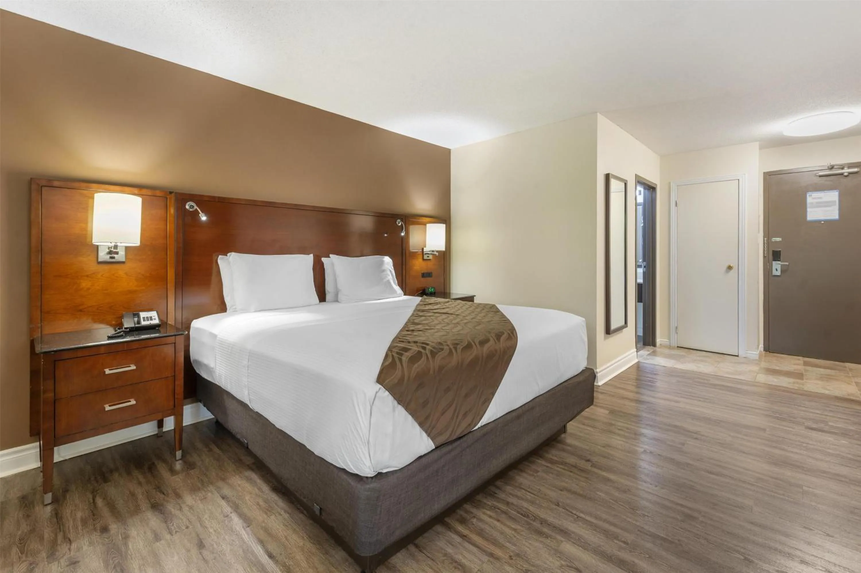 Bedroom, Bed in SureStay Hotel by Best Western Kemptville