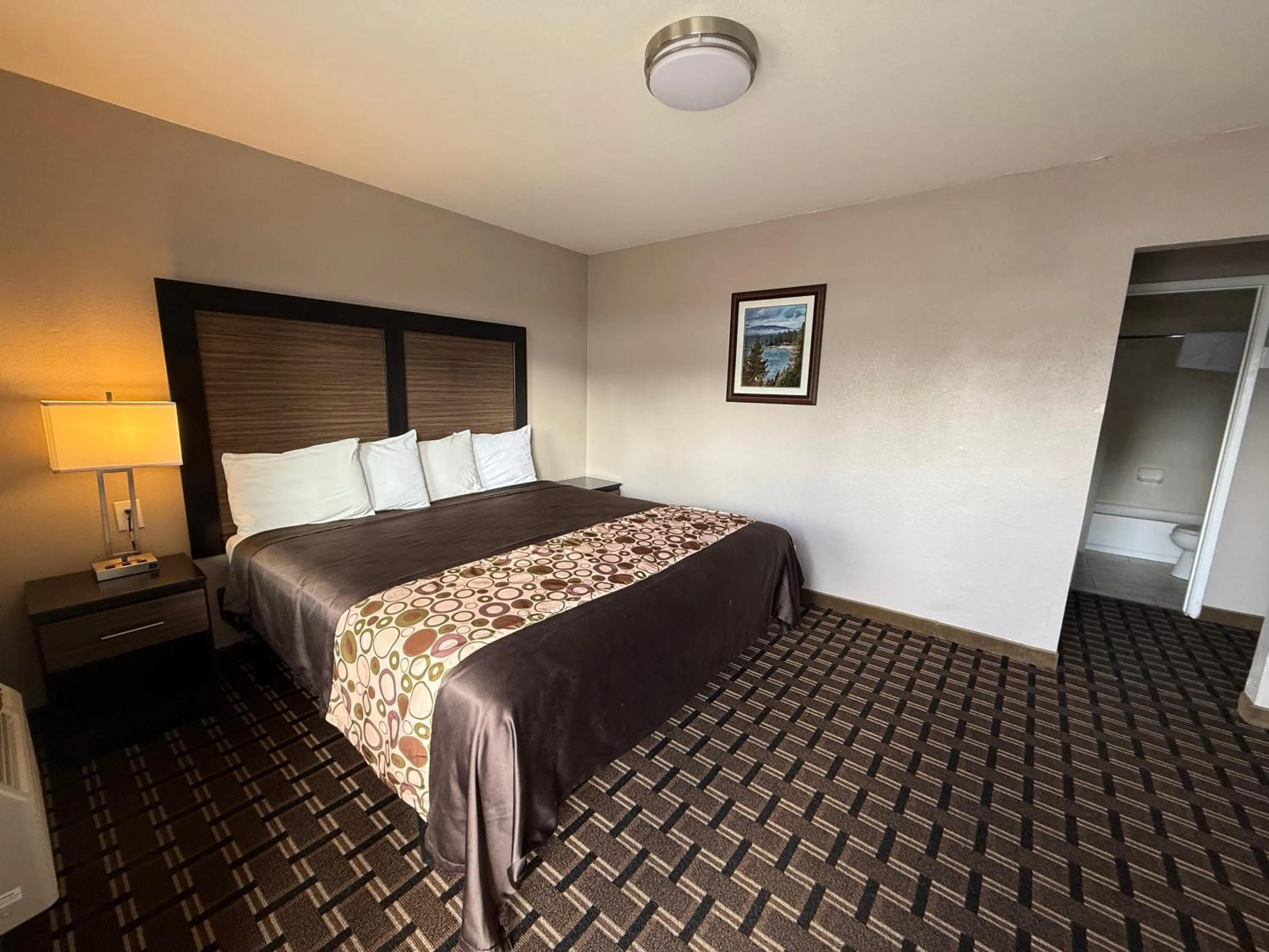 Bed in Beverly Lodge