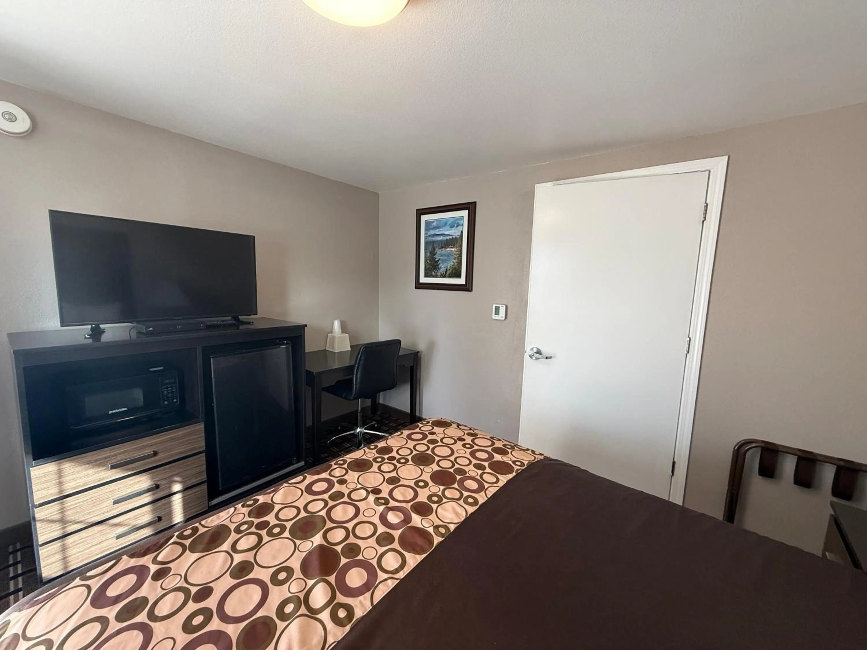 Bed in Beverly Lodge