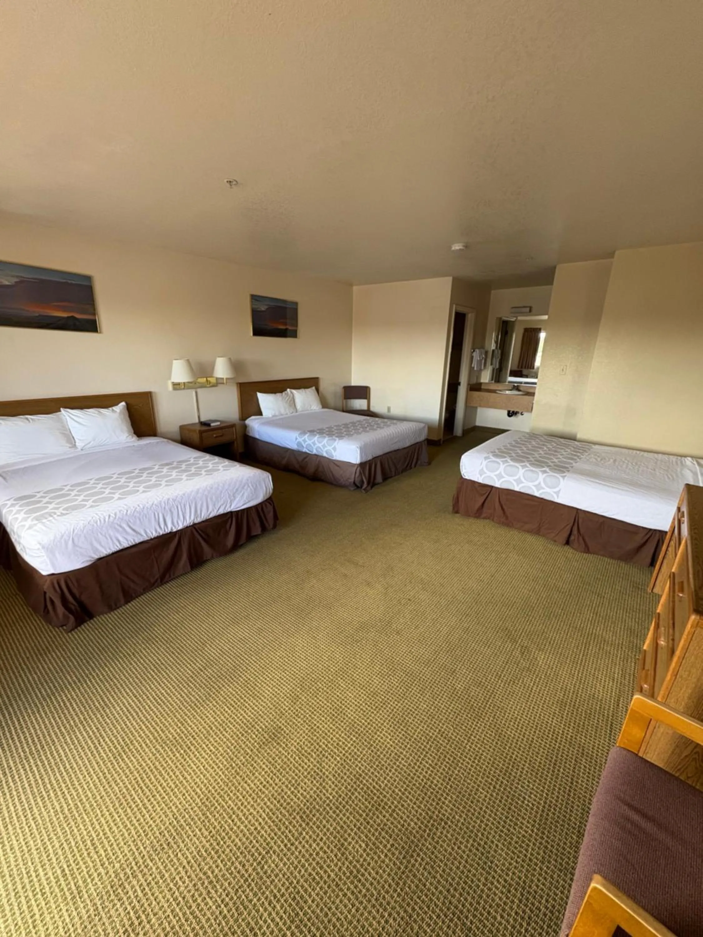 Photo of the whole room, Bed in Rodeway Inn Copper Stay Benson AZ I-10 Exit 304