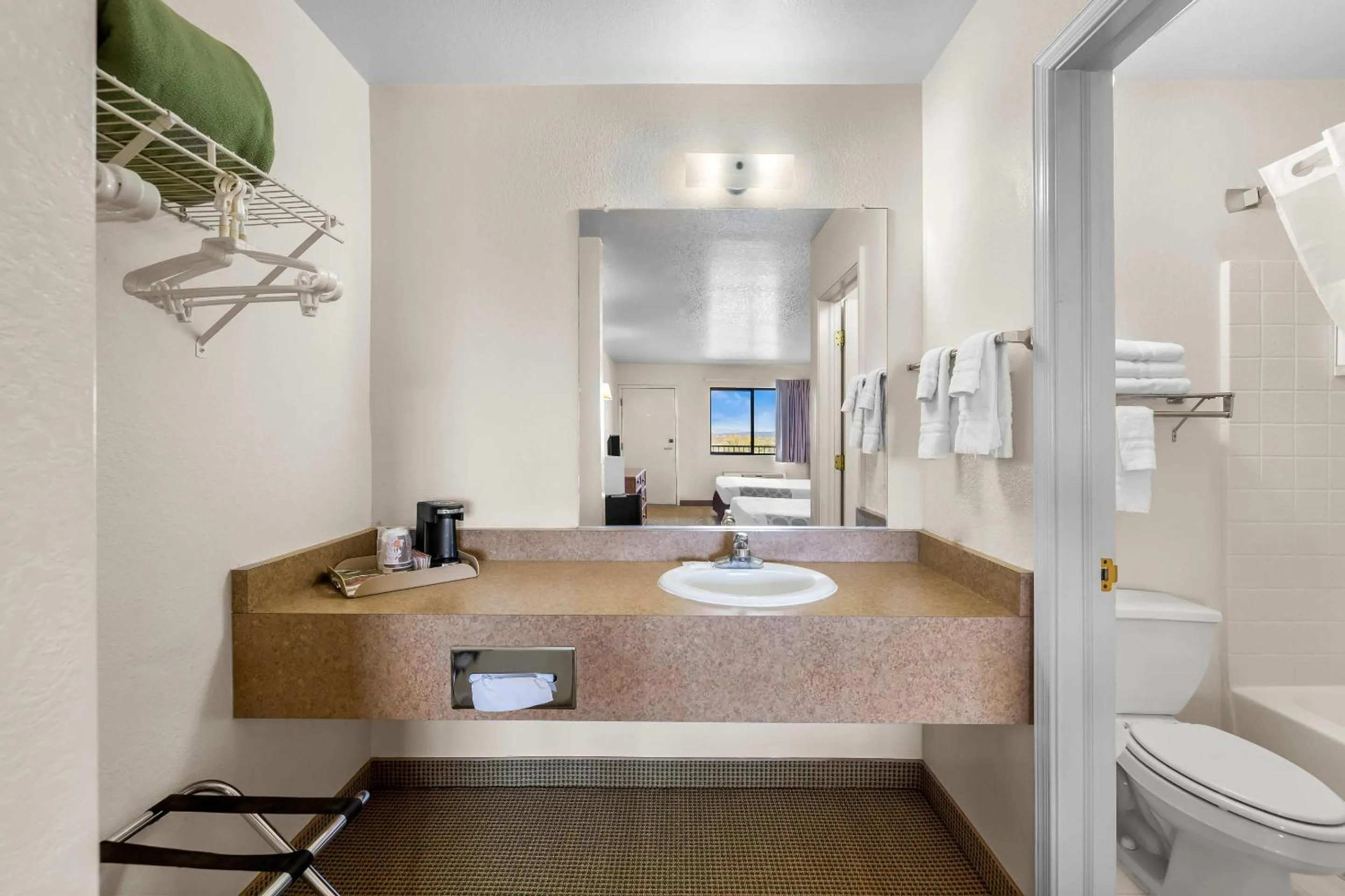 Bedroom in Rodeway Inn Copper Stay Benson AZ I-10 Exit 304