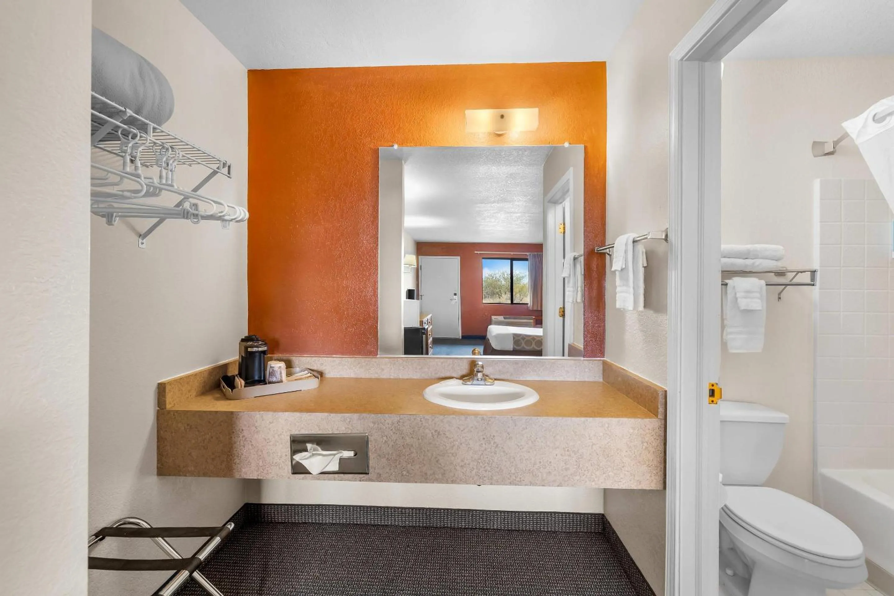 Bedroom in Rodeway Inn Copper Stay Benson AZ I-10 Exit 304