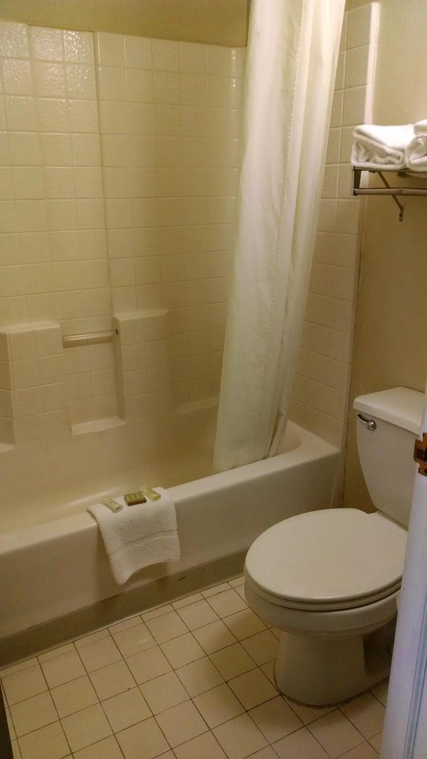 Bath in Rodeway Inn Copper Stay Benson AZ I-10 Exit 304