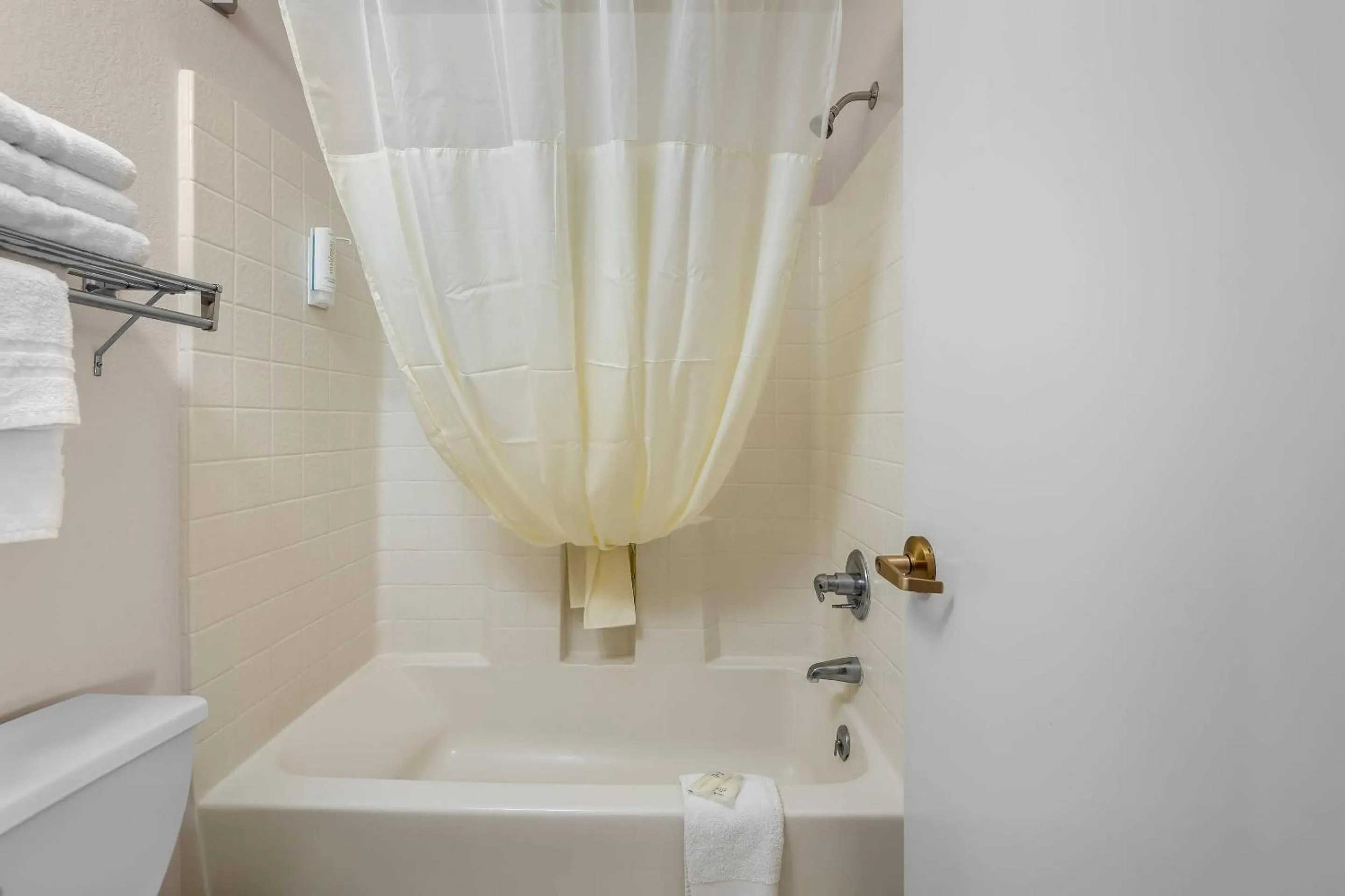 Bedroom in Rodeway Inn Copper Stay Benson AZ I-10 Exit 304