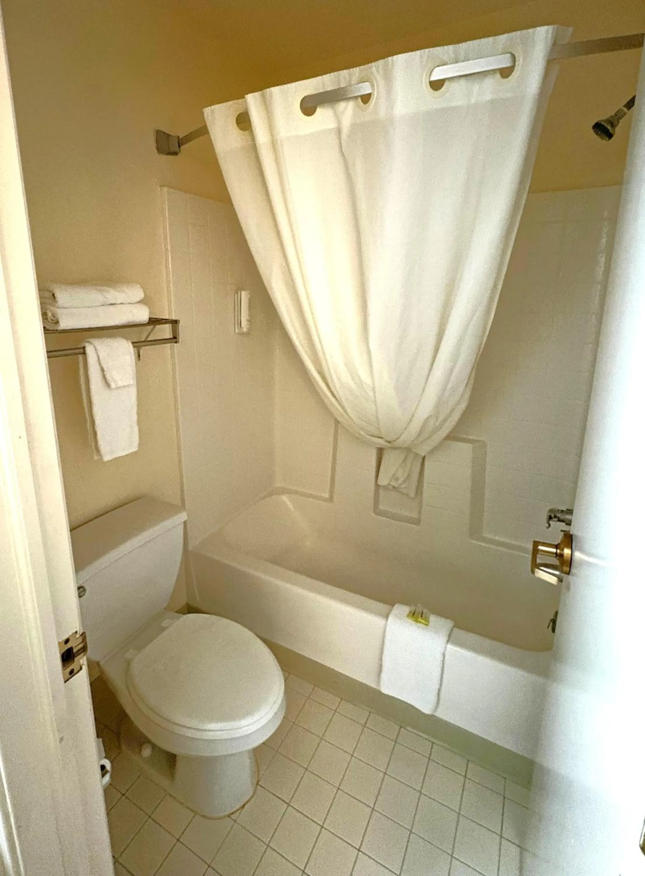 Bathroom in Rodeway Inn Copper Stay Benson AZ I-10 Exit 304