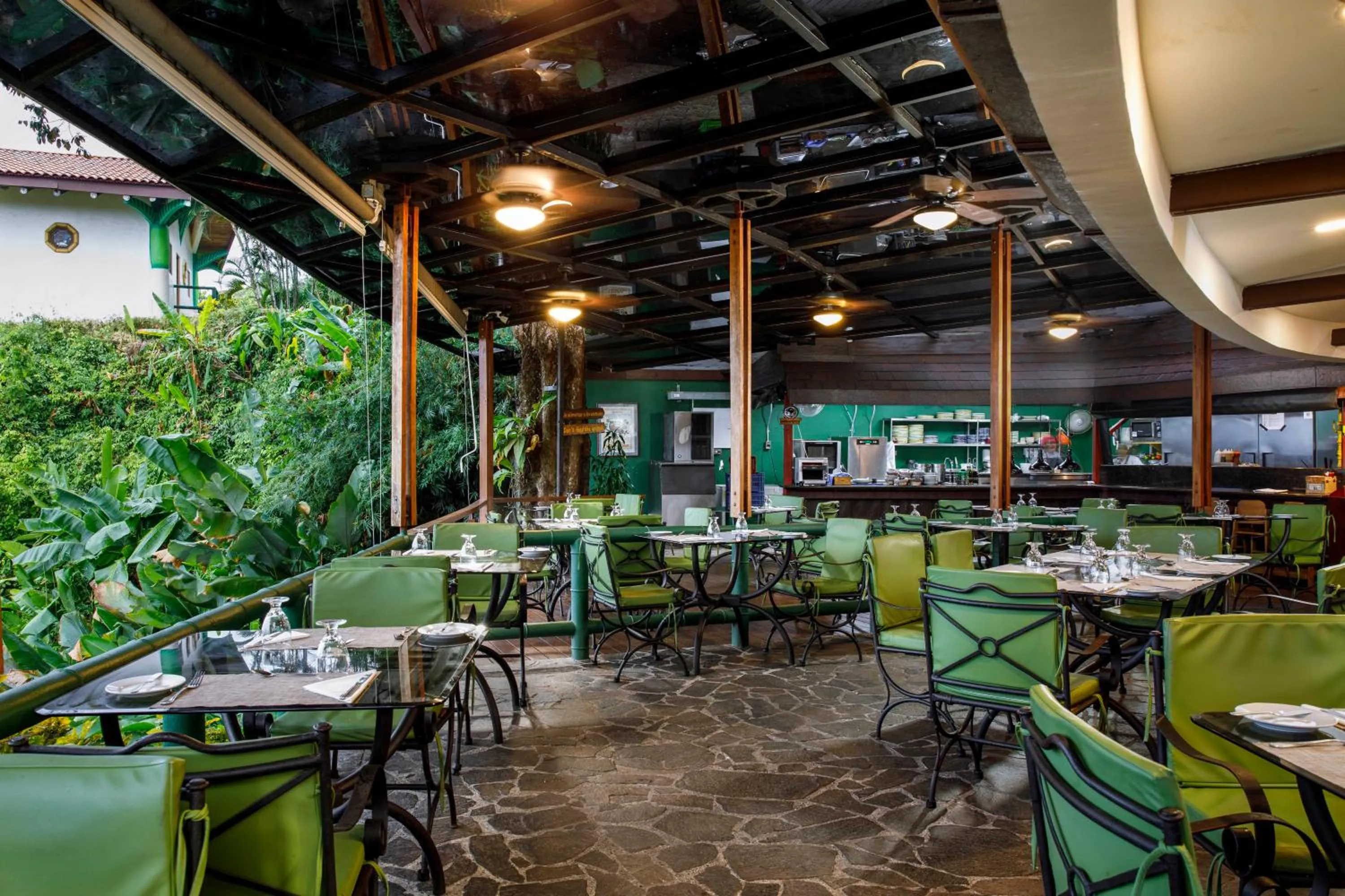 Restaurant/places to eat in Si Como No Resort & Wildlife Refuge